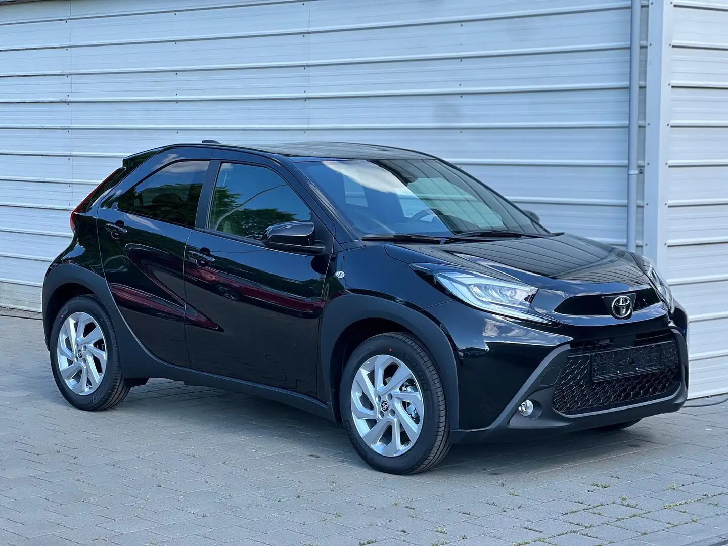 Toyota Aygo X Active 1.0L Android Auto*SHZ*Kamera*LED*KlimaAT... Schwarz - 1