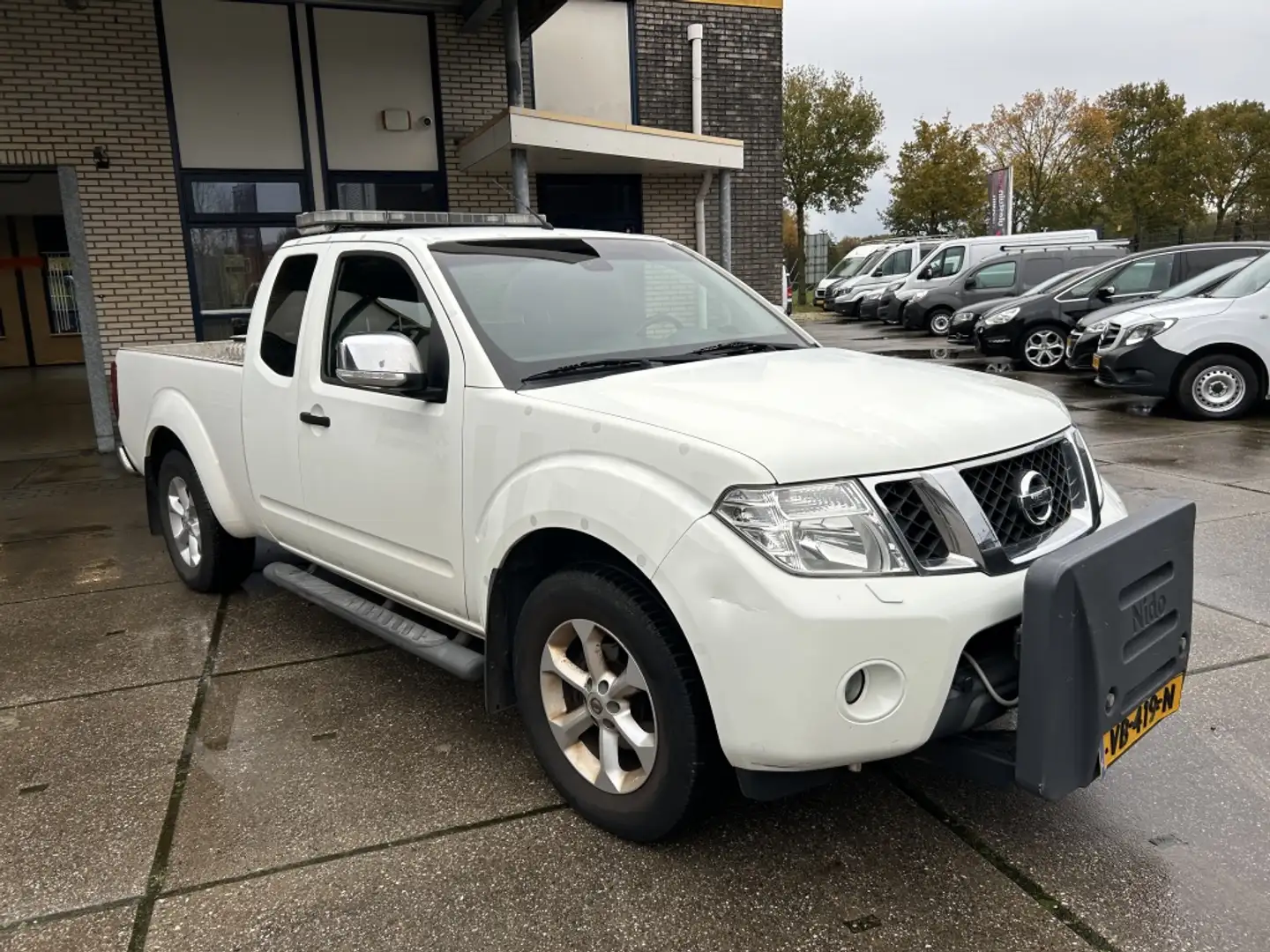 Nissan Navara 2.5 dCi SE King Cab Blanc - 2