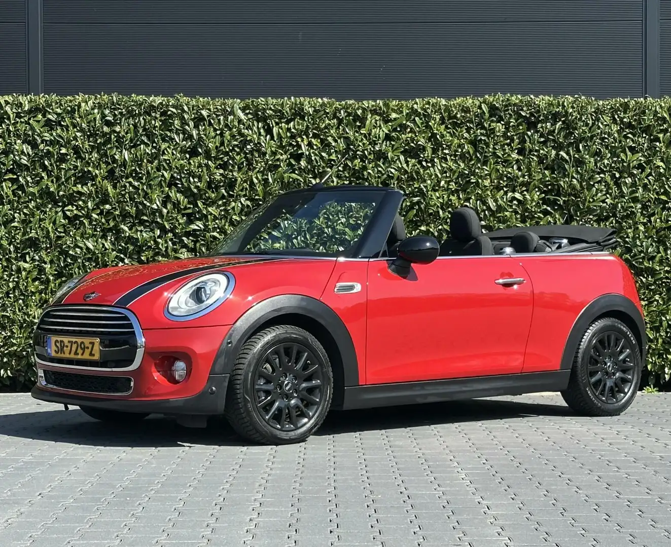 MINI Cooper Cabrio 1.5 Pepper Serious Business, LEDER, NAVI, CRUISE, Rosso - 1