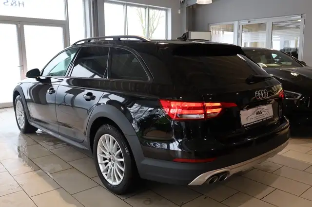 Audi A4 Allroad view 3
