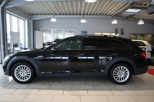 Audi A4 Allroad view 2