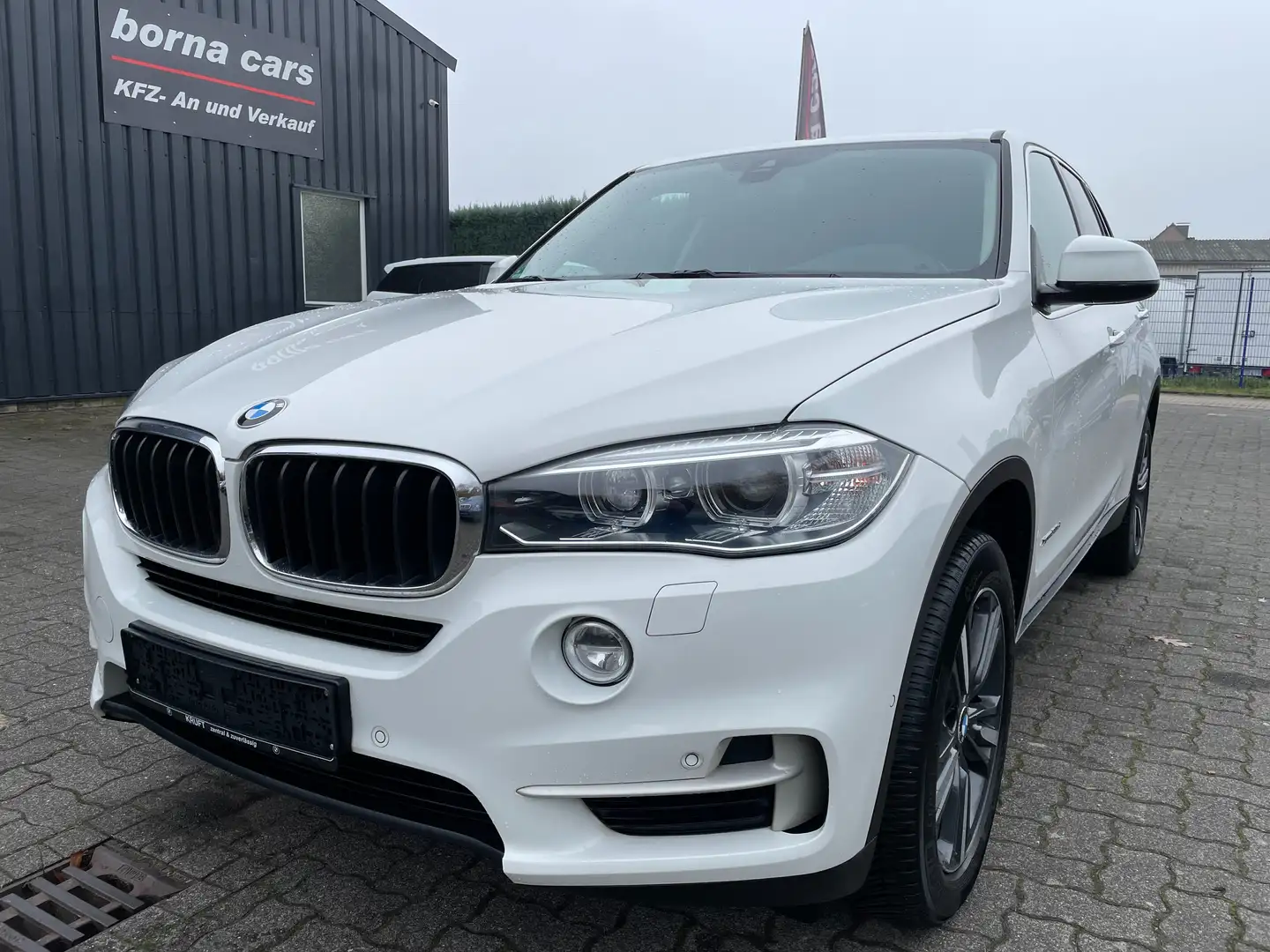 BMW X5 xDrive 30 d HUD Pano AHK RFK Navi Leder Scheckheft Blanco - 1