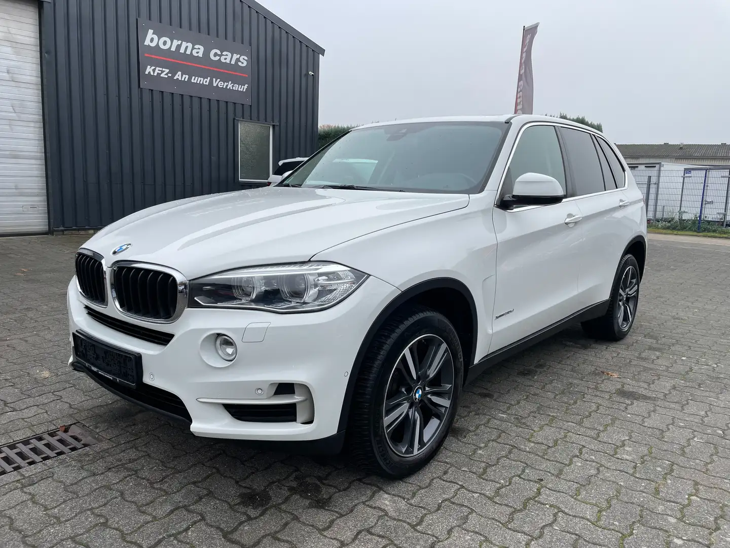 BMW X5 xDrive 30 d HUD Pano AHK RFK Navi Leder Scheckheft Blanco - 2