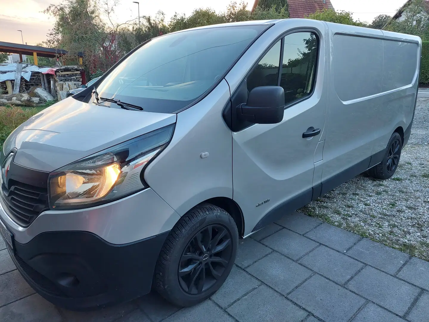 Renault Trafic Silber - 1