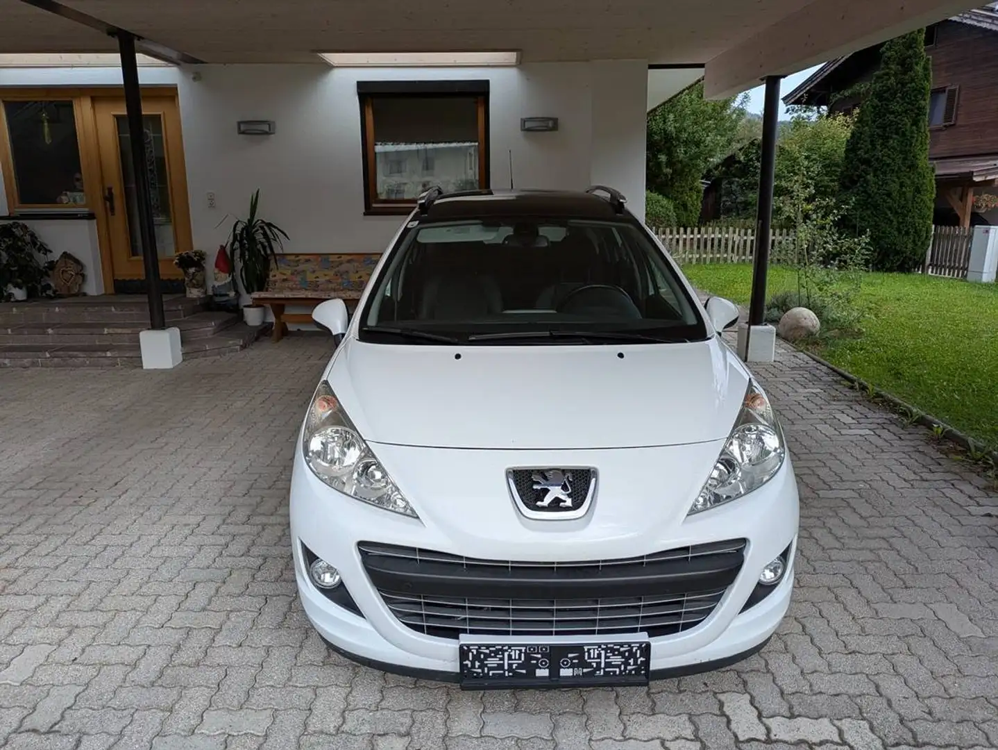 Peugeot 207 207 SW Lion Edition 1,6 HDi 95 FAP Lion Edition Weiß - 2