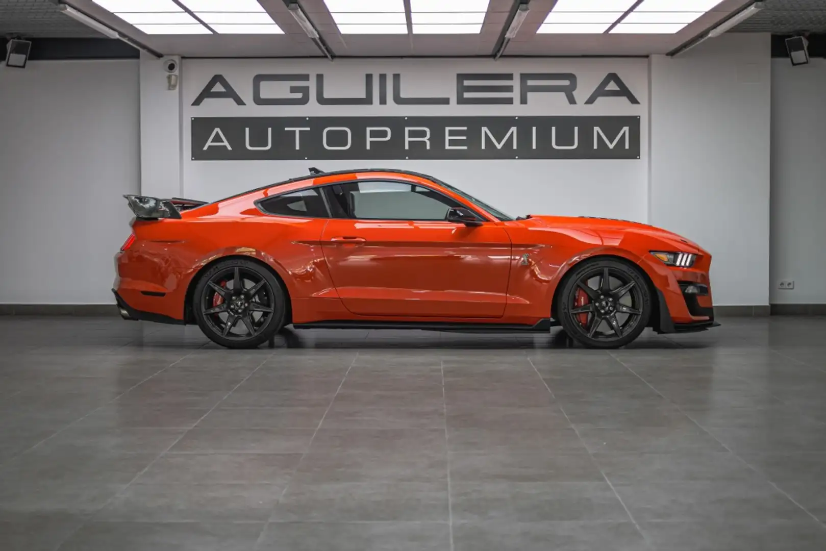 Ford Mustang Shelby GT 500 Naranja - 2