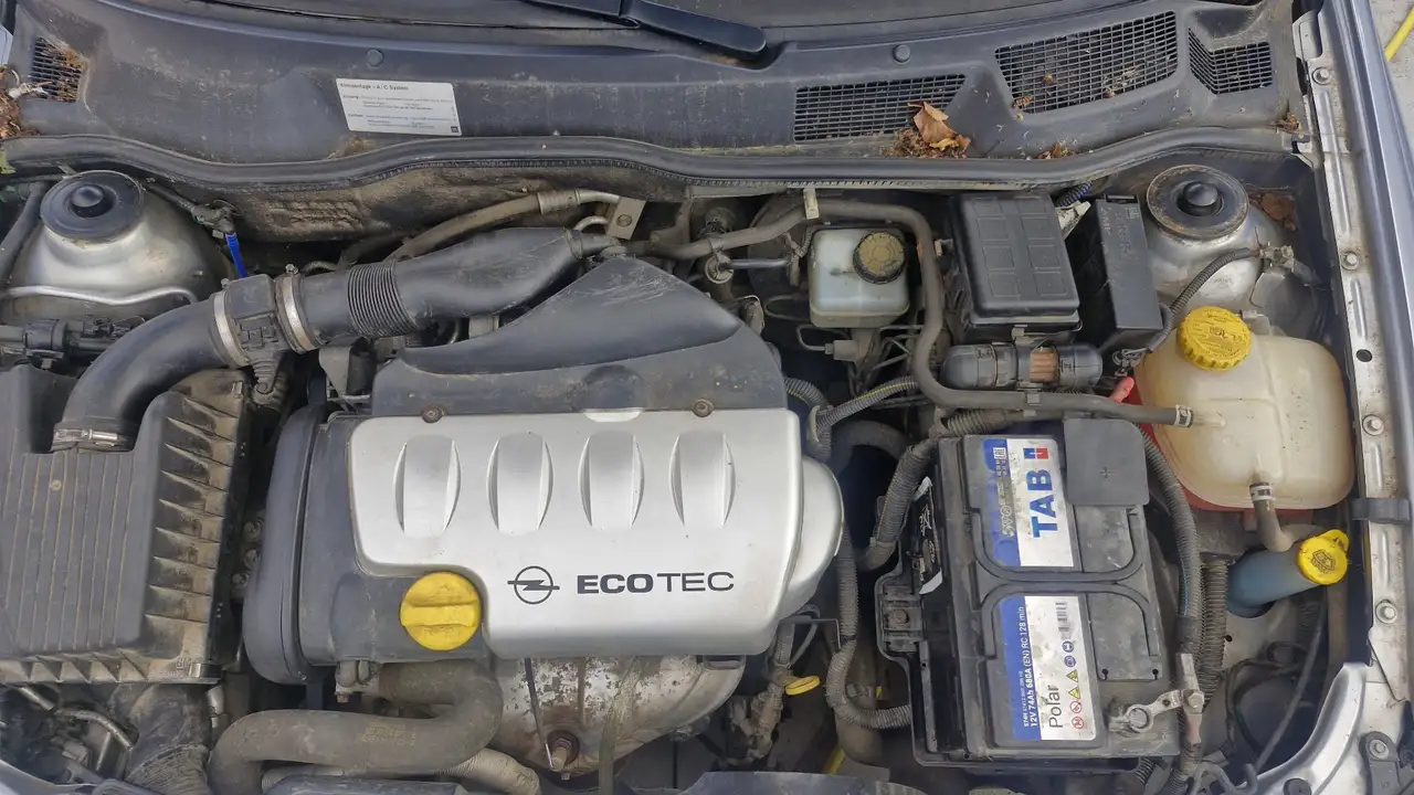 Opel Astra 1.8i XE 16v Édition Bertone, foto 2