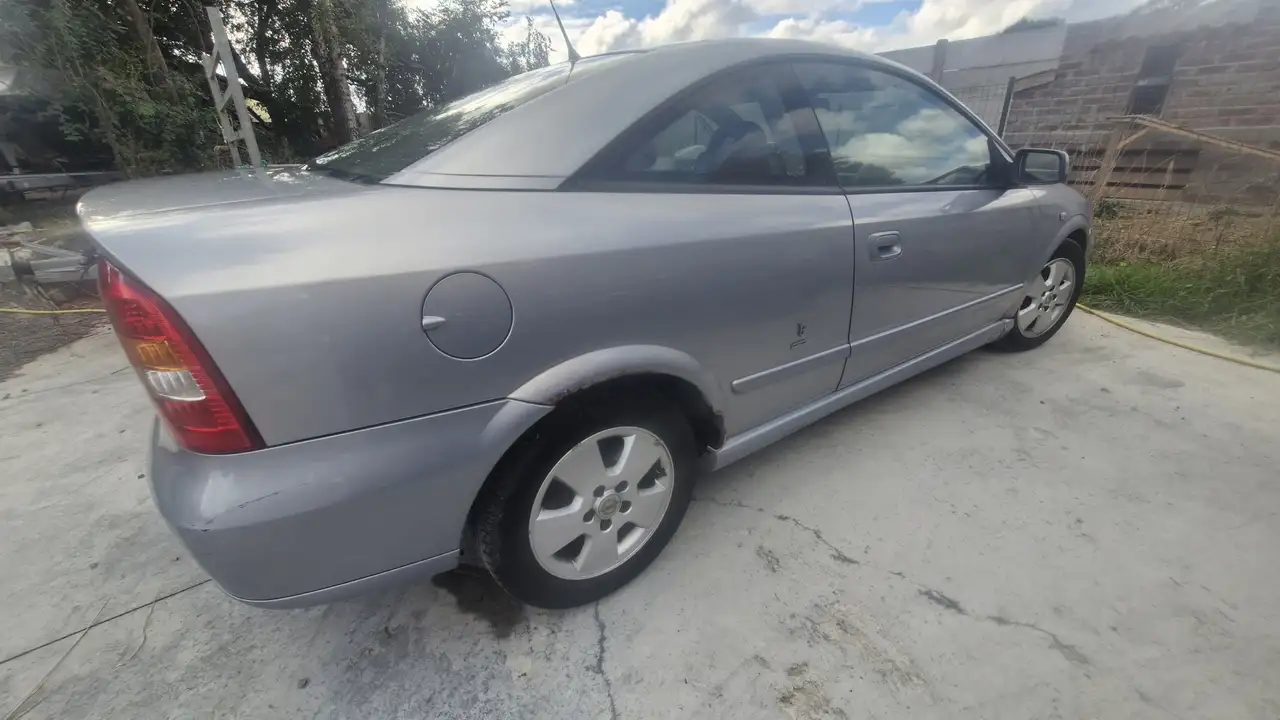 Opel Astra 1.8i XE 16v Édition Bertone, foto 7