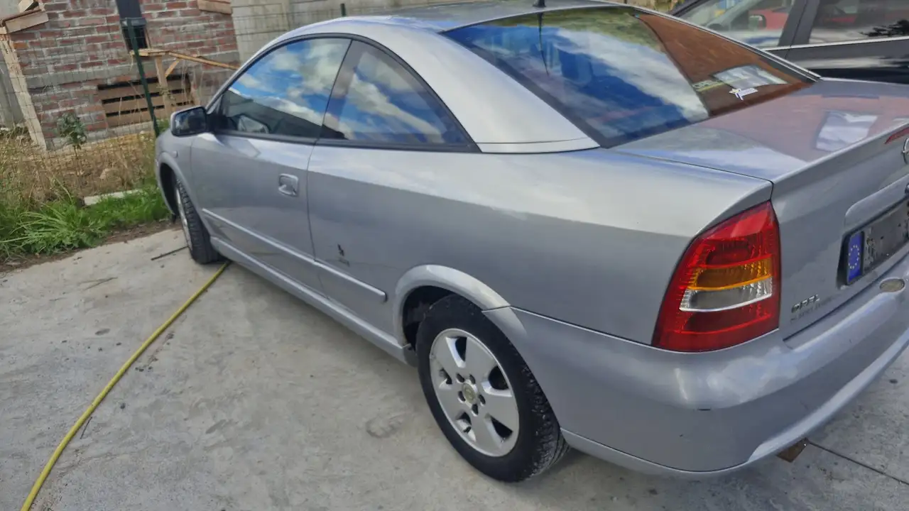 Opel Astra 1.8i XE 16v Édition Bertone, foto 4