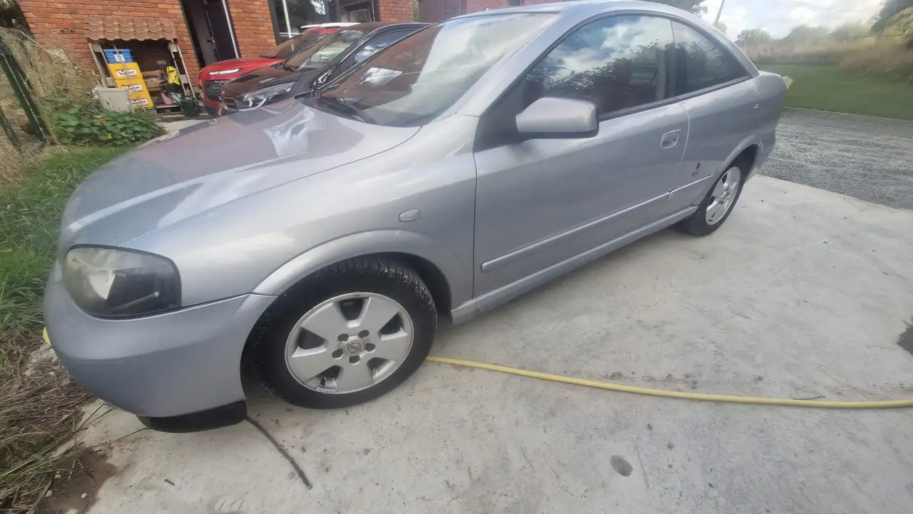 Opel Astra 1.8i XE 16v Édition Bertone, foto 5