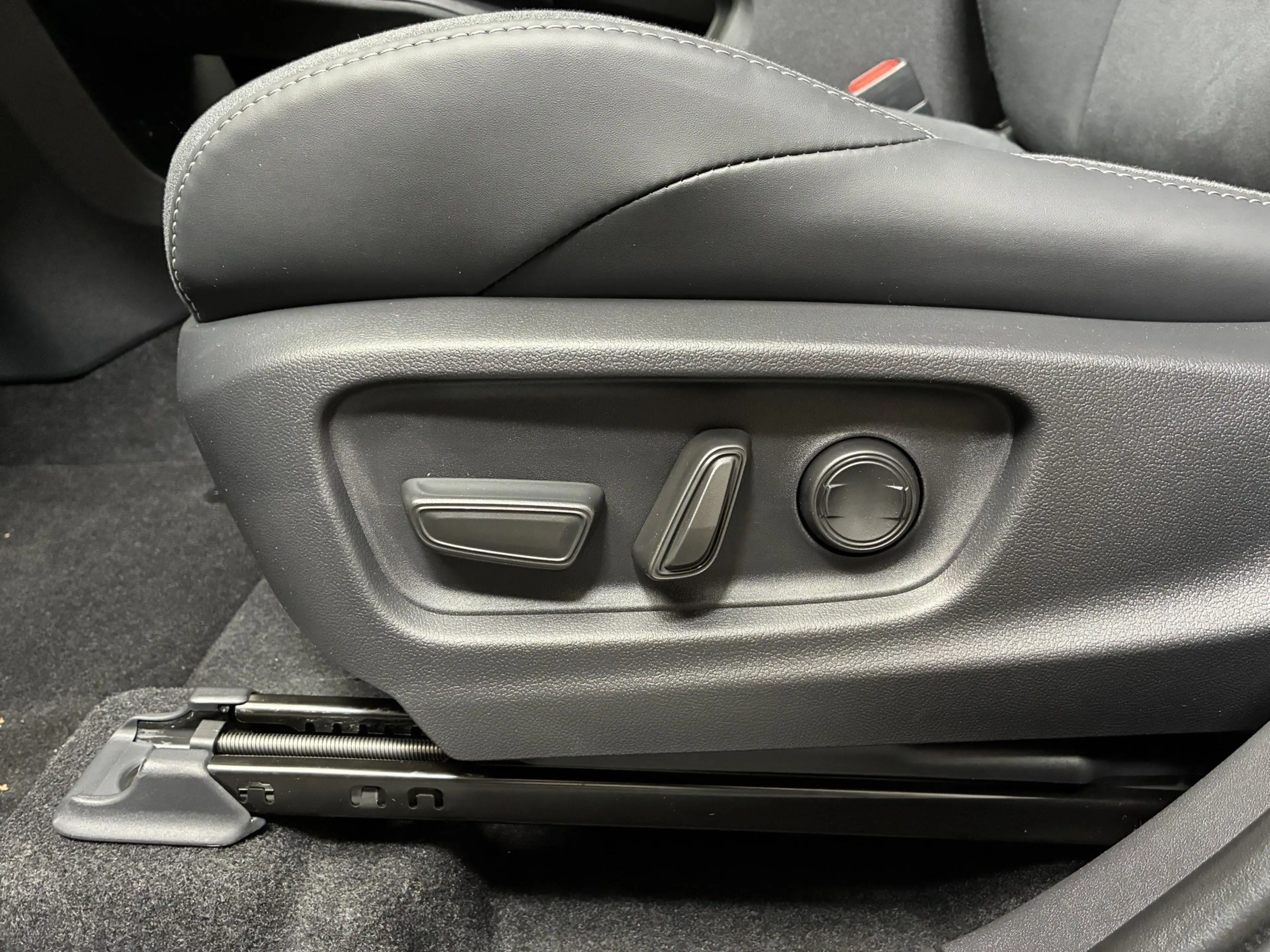 Toyota C-HR+ Elektro 252 kW AWD Lounge — photo 15