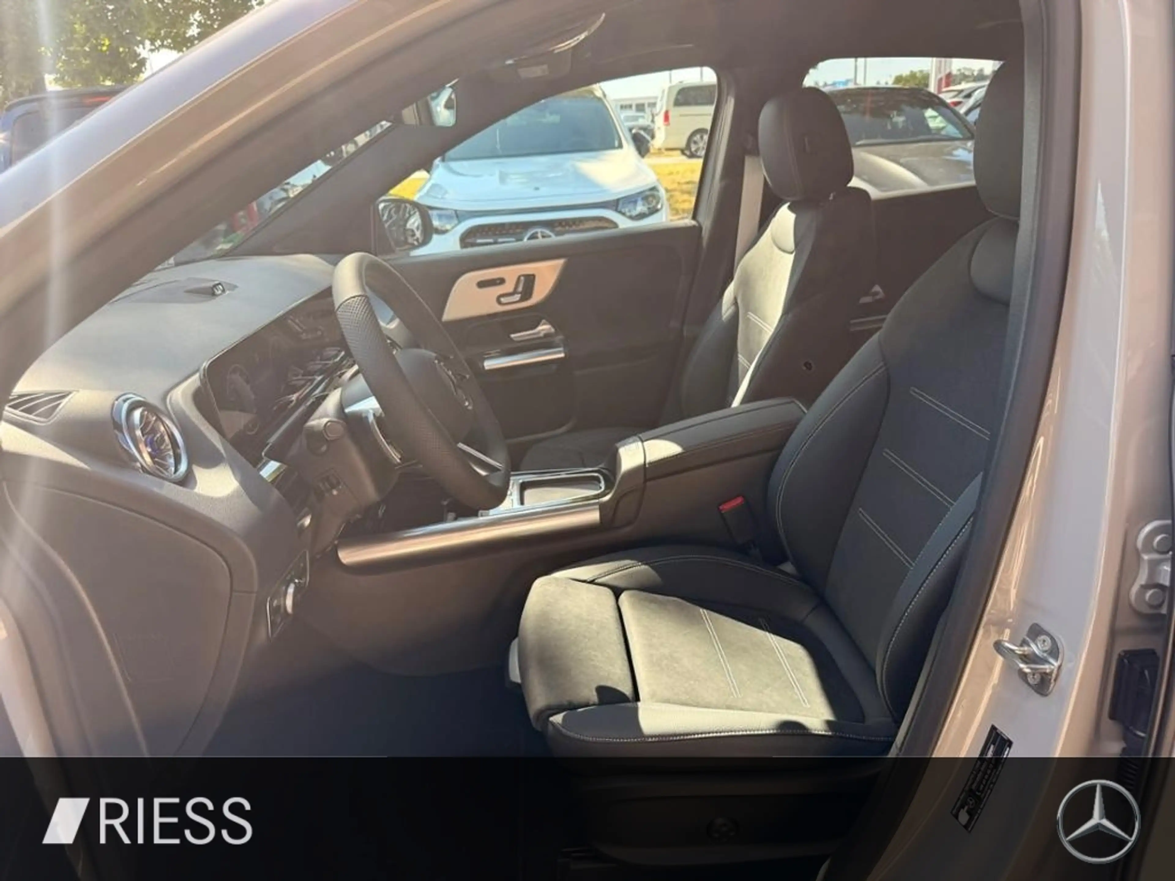 Mercedes-Benz GLA 200 d AHK AUT DynLicht Fernlichtass. Kam. LM — photo 3