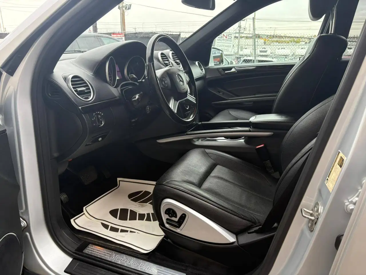Mercedes-Benz GL-Class снимка Mercedes-Benz GL-Class