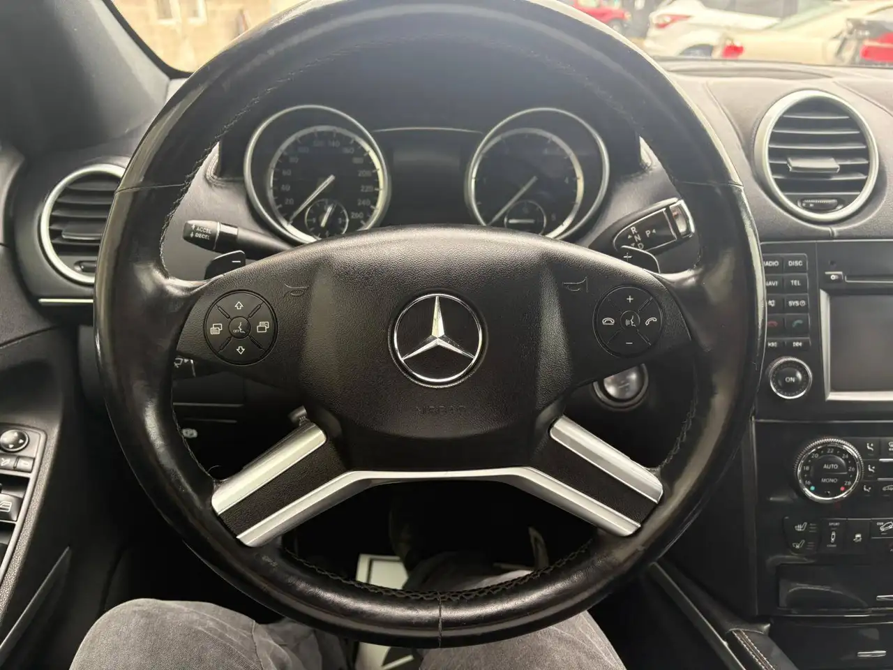 Mercedes-Benz GL-Class снимка Mercedes-Benz GL-Class