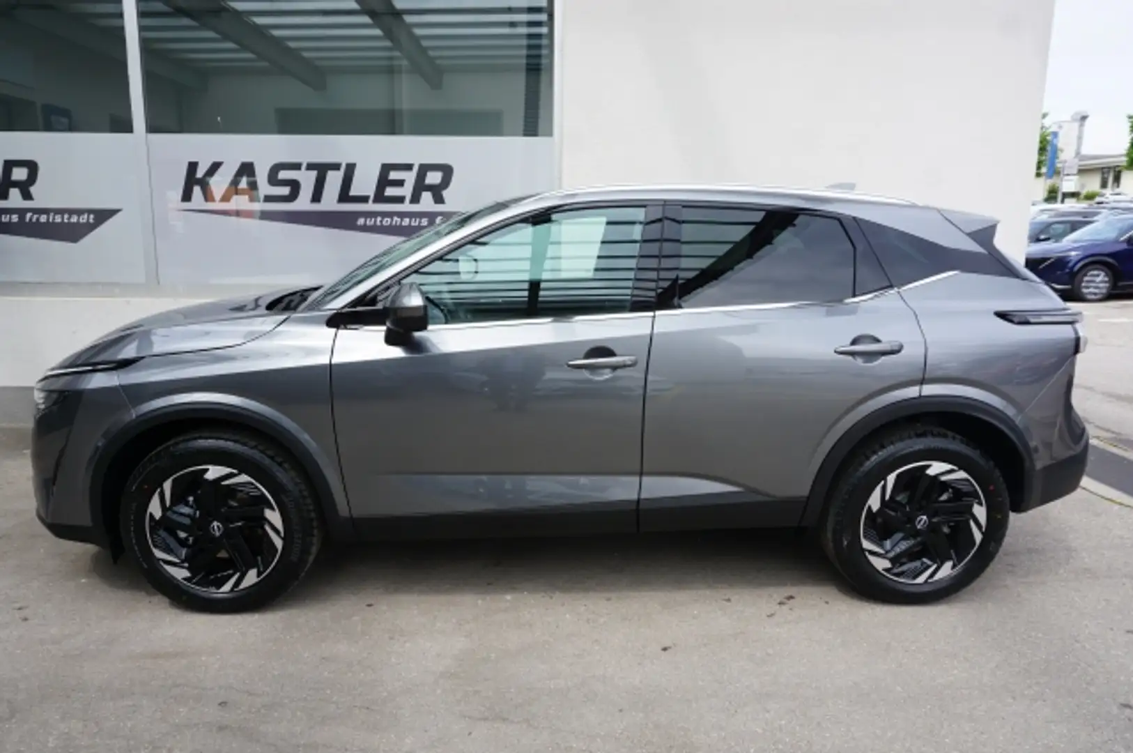 Nissan Qashqai N-Connecta+  1.3 DIG-T X-Tronic Grijs - 2