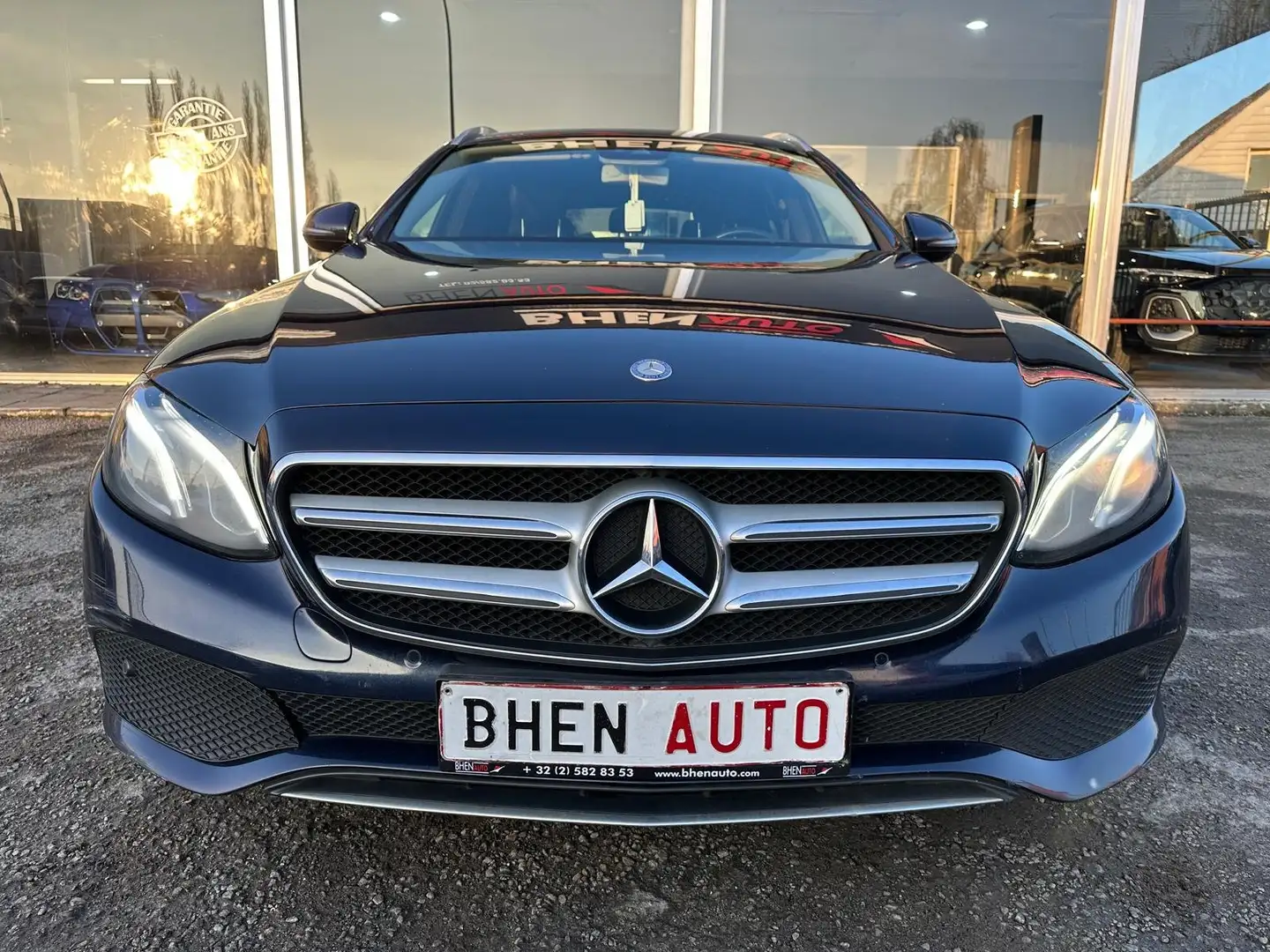 Mercedes-Benz E 220 /ECLAIRAGE AMBIANCE/NAVI/AIRCO/CUIR/LED Blau - 2
