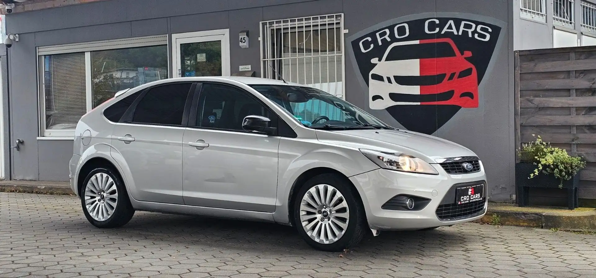 Ford Focus Lim. Titanium Silber - 1