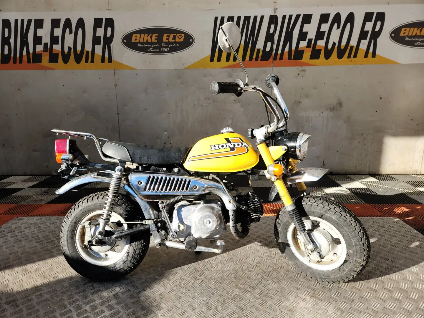 Honda Z 50 Yellow - 1