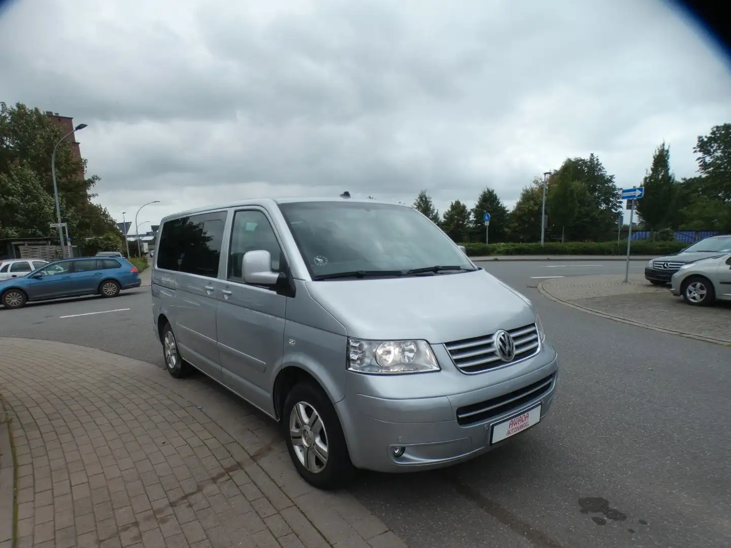 Volkswagen T5 Transporter Bus Multivan Highline Silber - 1