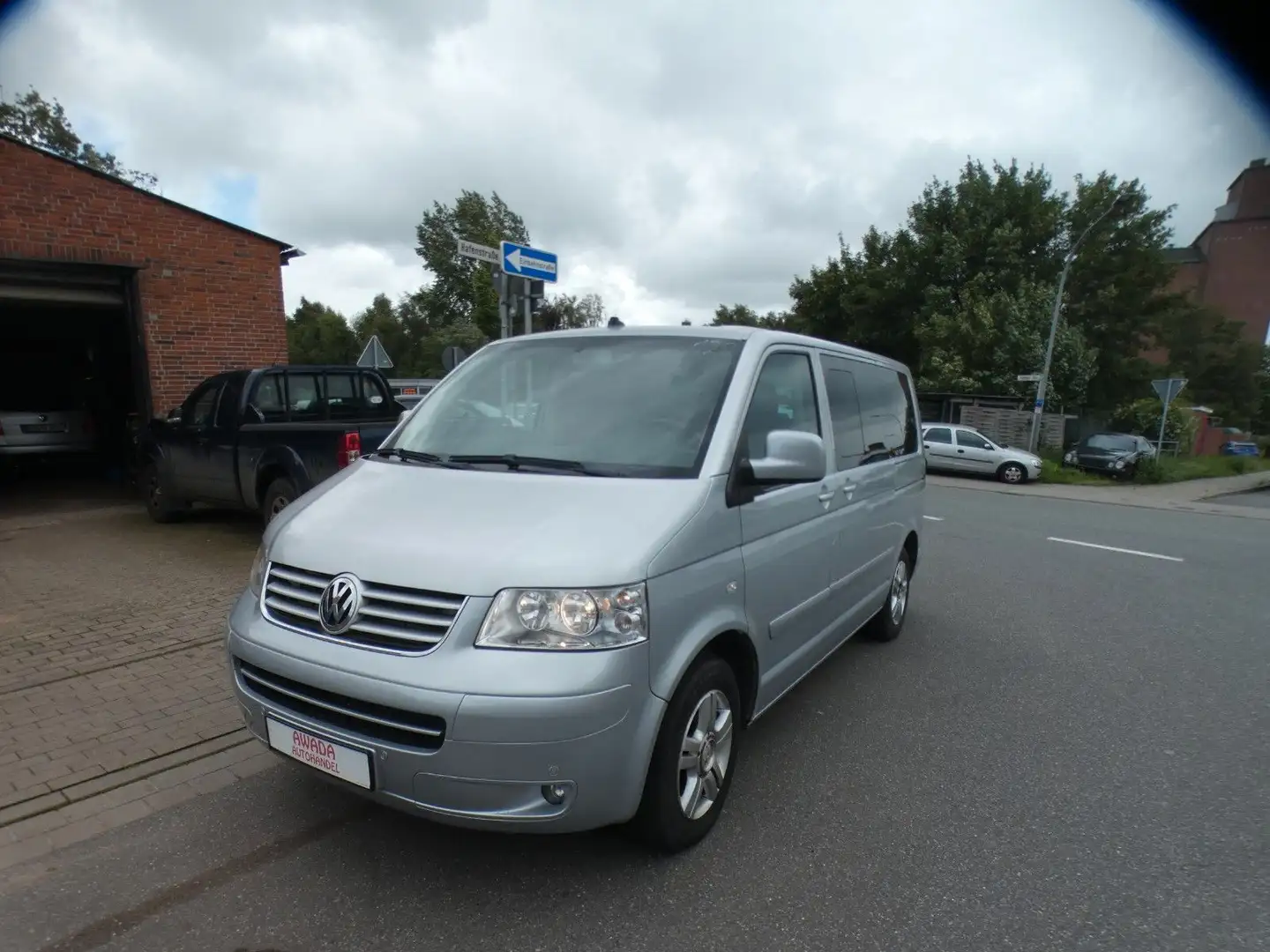 Volkswagen T5 Transporter Bus Multivan Highline Silber - 2