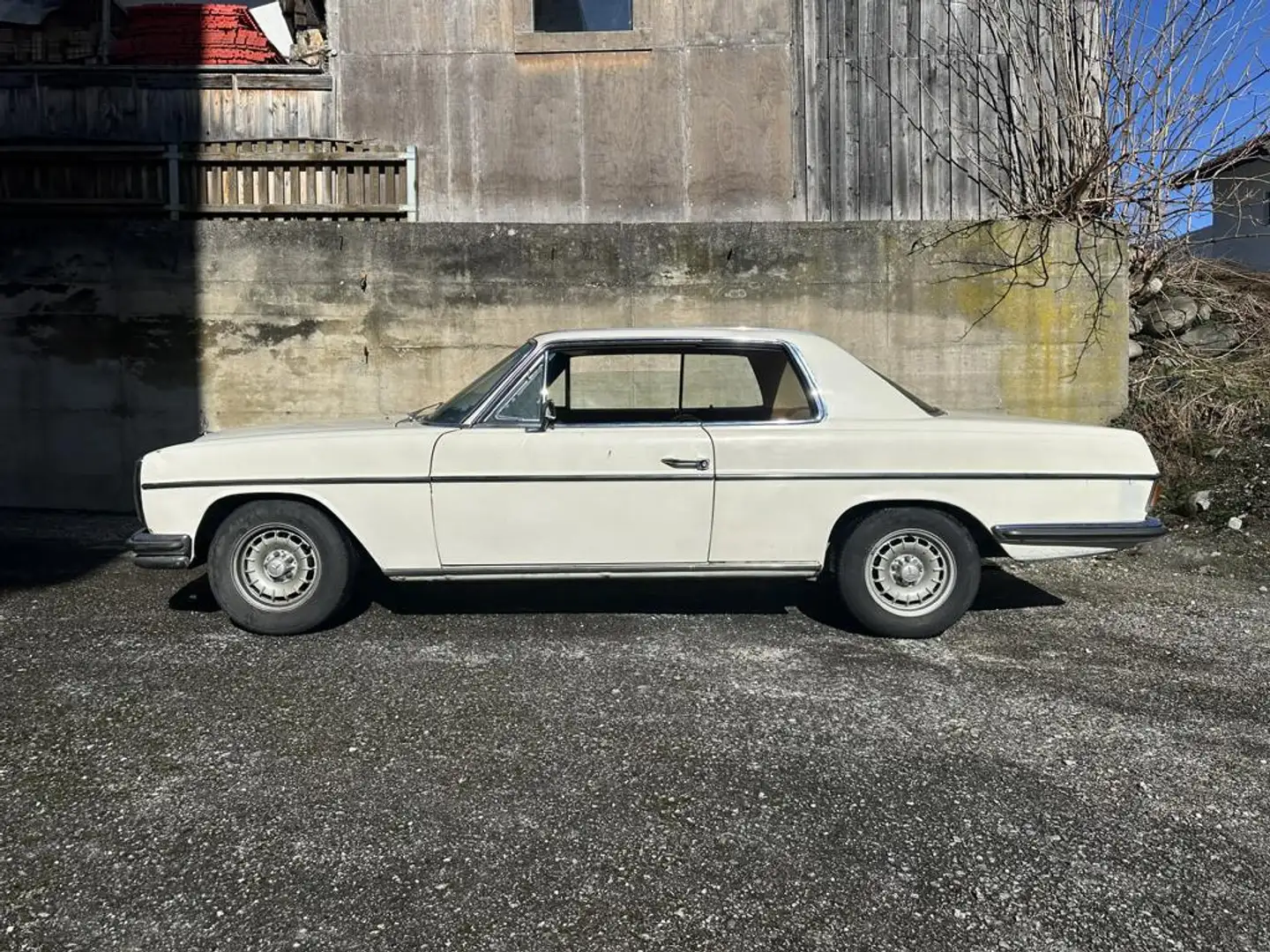 Mercedes-Benz 250 CE /8 W114 CE Strich 8 Coupe Lenkradautomatik Weiß - 2