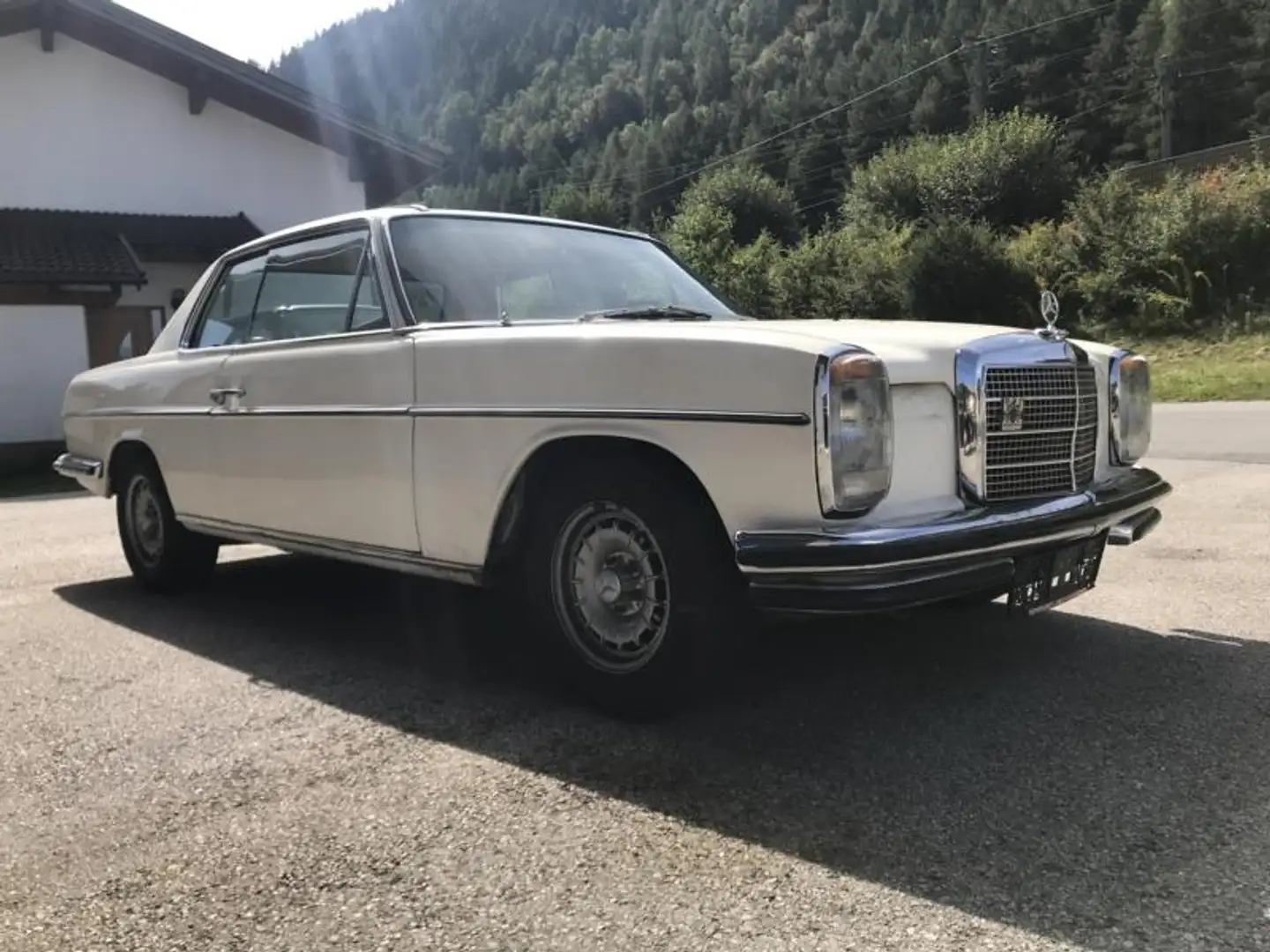 Mercedes-Benz 250 CE /8 W114 CE Strich 8 Coupe Lenkradautomatik Weiß - 1