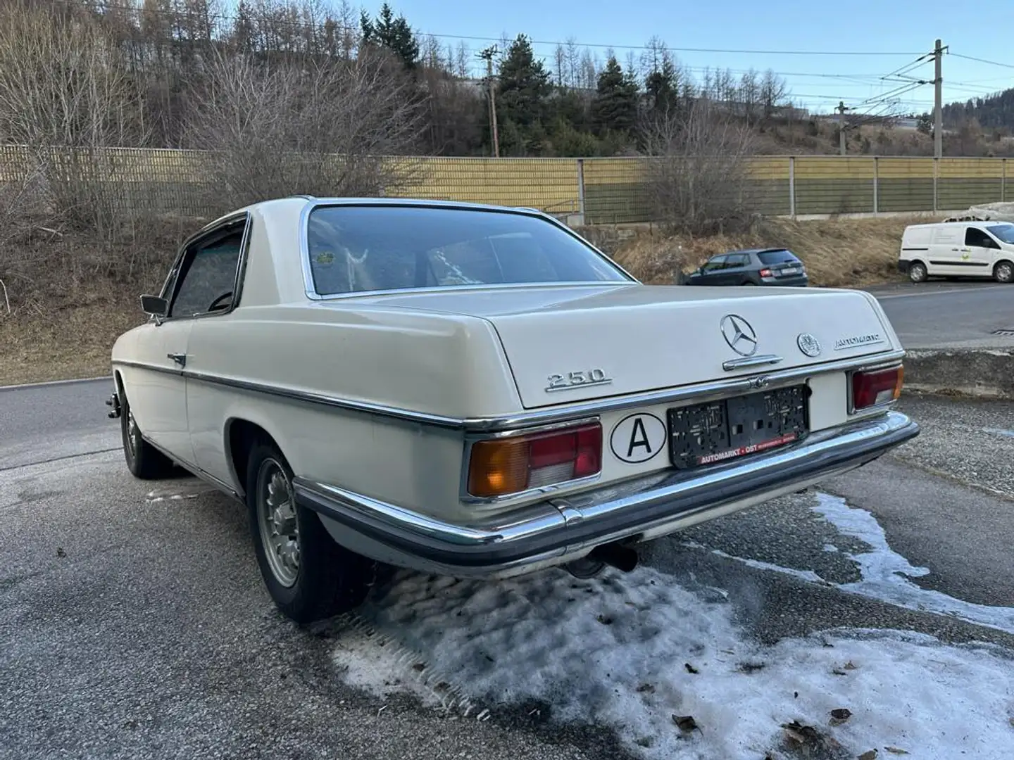 Mercedes-Benz 250 CE /8 W114 CE Strich 8 Coupe Lenkradautomatik Weiß - 2