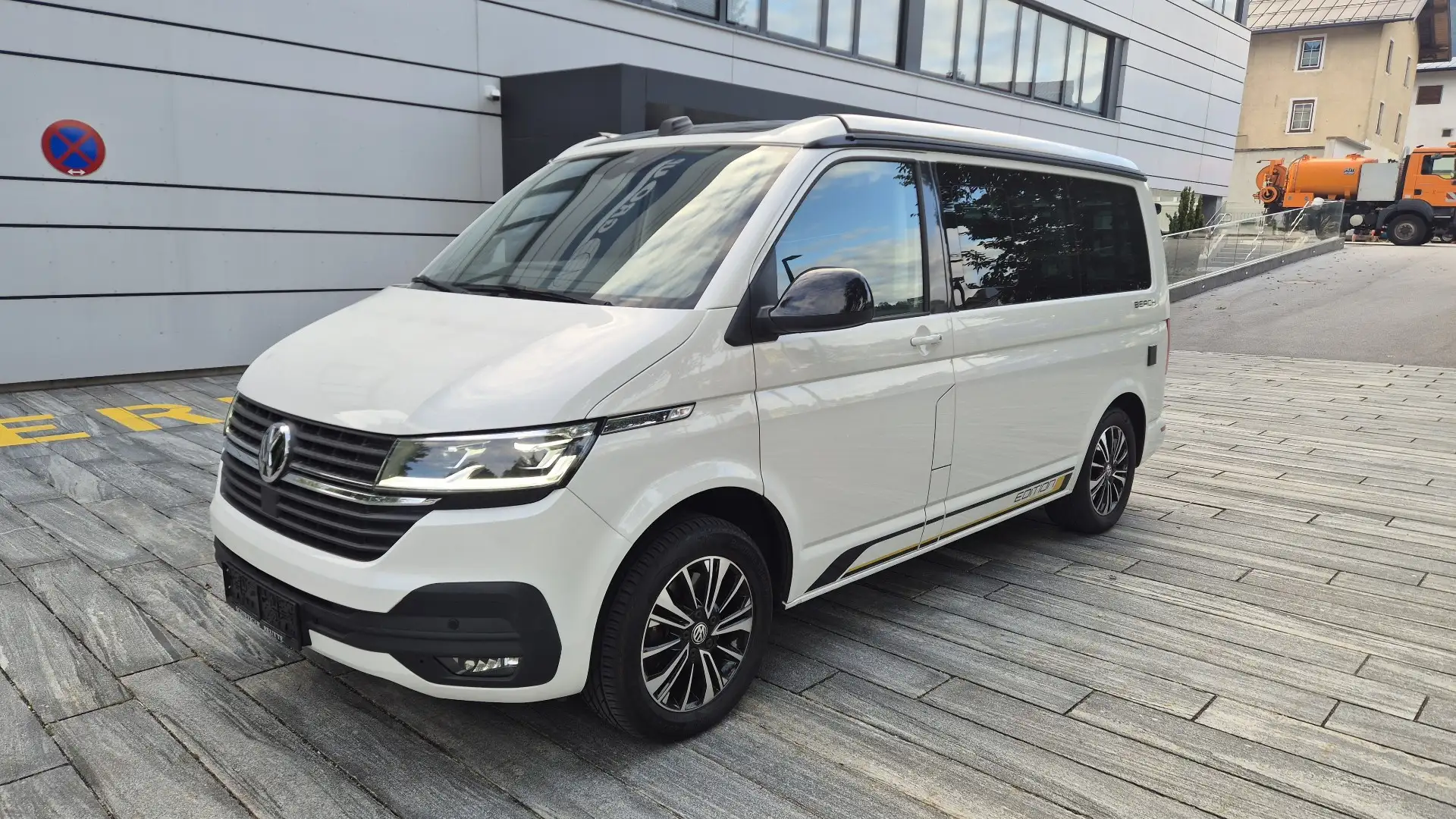 Volkswagen T6.1 California Beach Weiß - 1