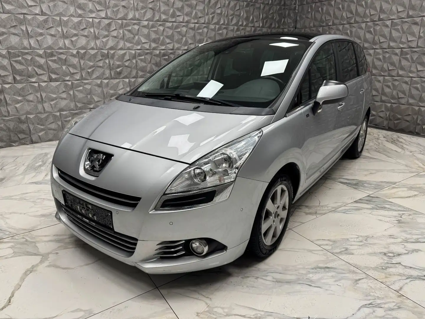 Peugeot 5008 Business-Line*Panorama-Navi*VOLL FAHRBEREIT Grau - 1