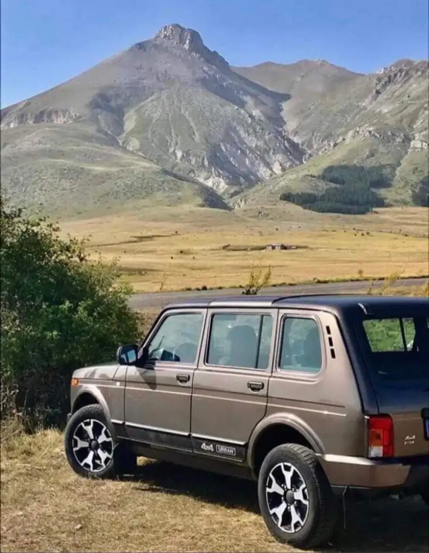 Lada Niva 4x4 Urban Benz. / GPL - 5 porte Бронзовий - 2