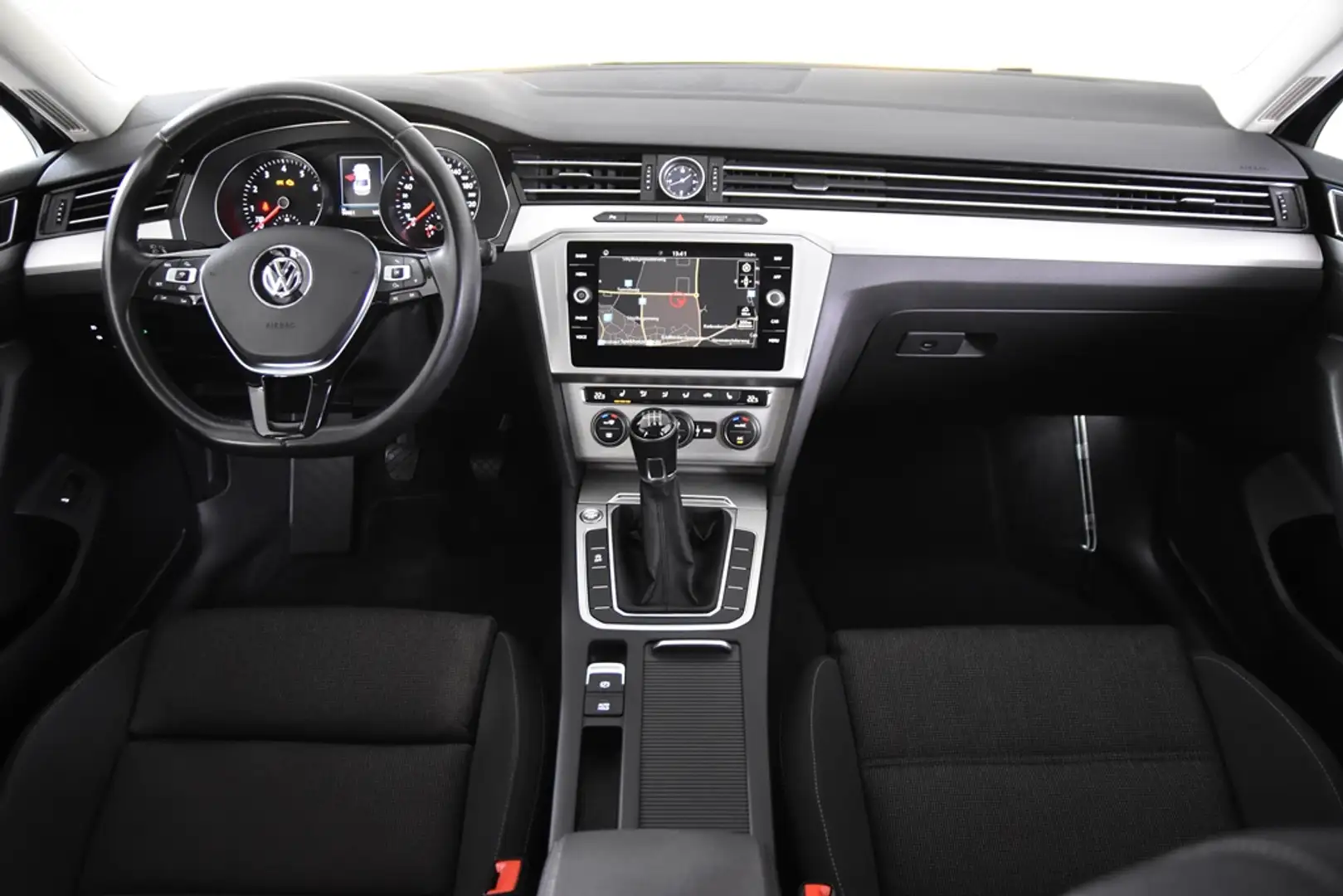 Volkswagen Passat 1.4 TSI ACT Comfortline *Stoelverwarming*Trekhaak* Grijs - 2