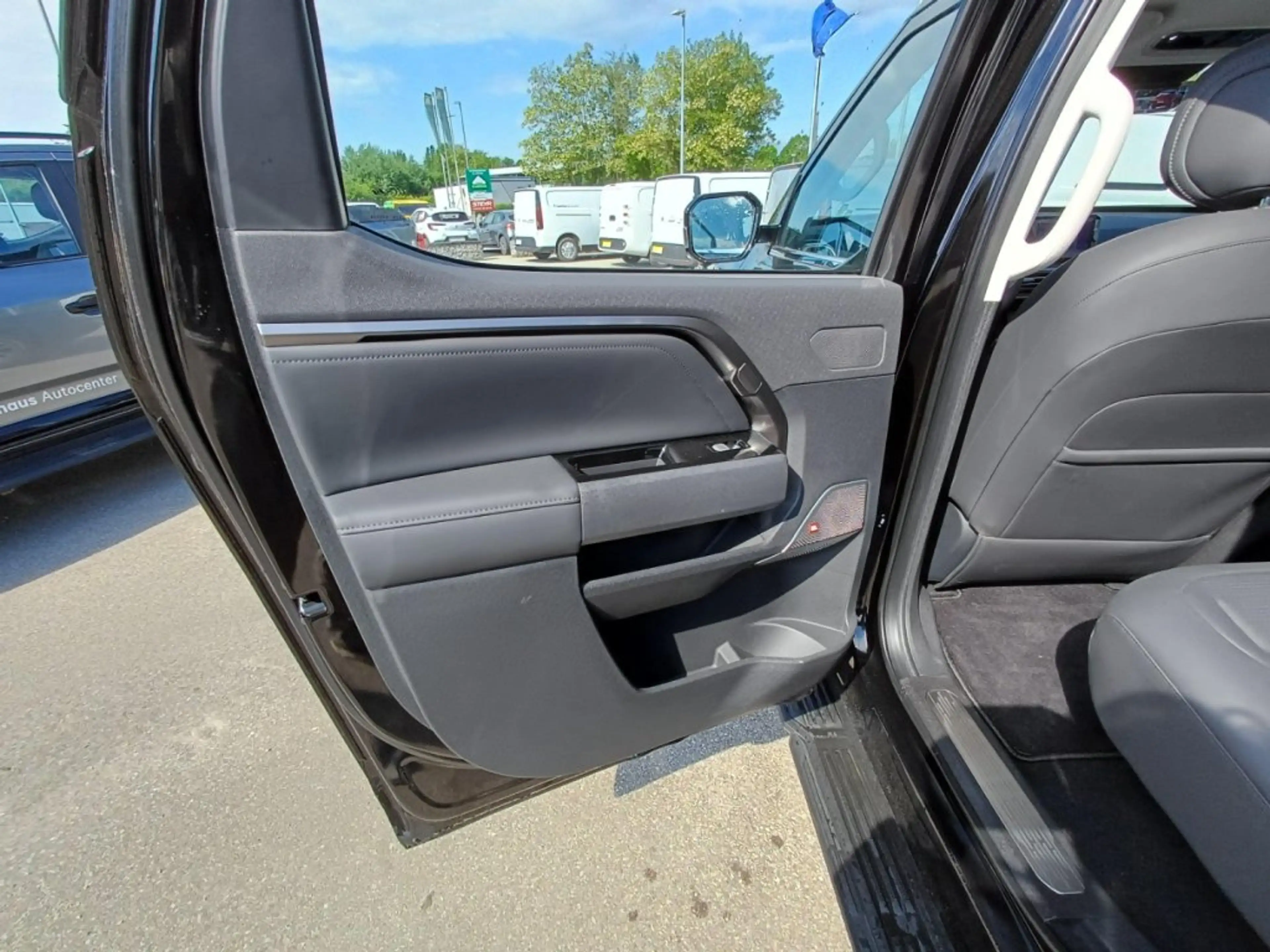 Maxus eTERRON 9 eTerron9 Flagship — photo 5