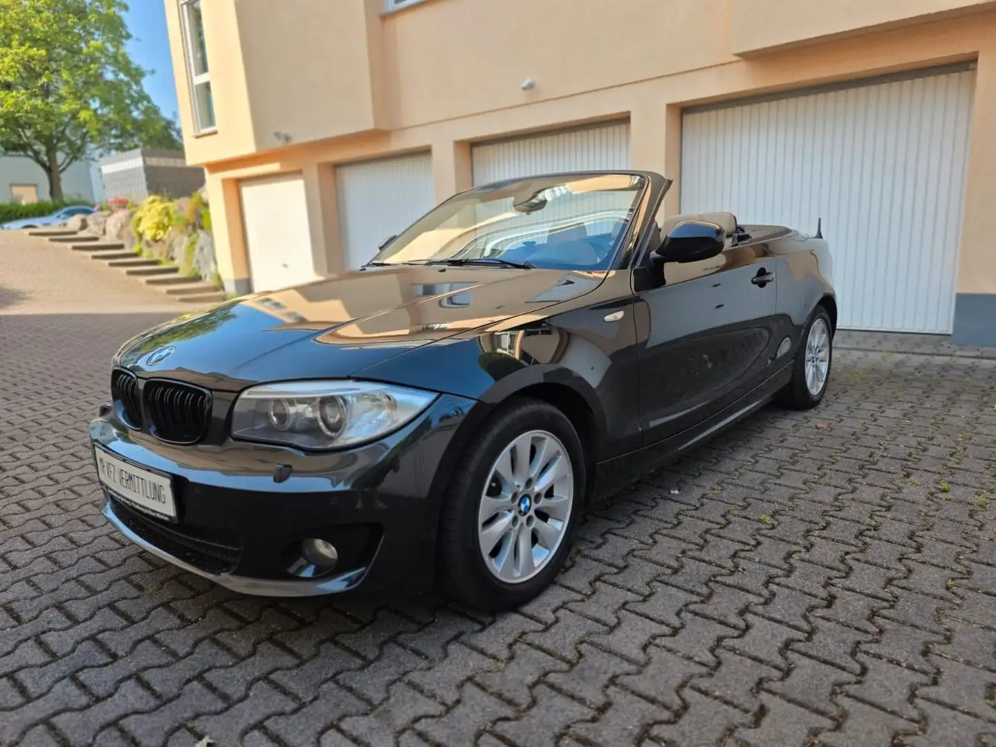 BMW 118 d Cabrio/Xenon/Navi/Leder/2.Hand Schwarz - 1