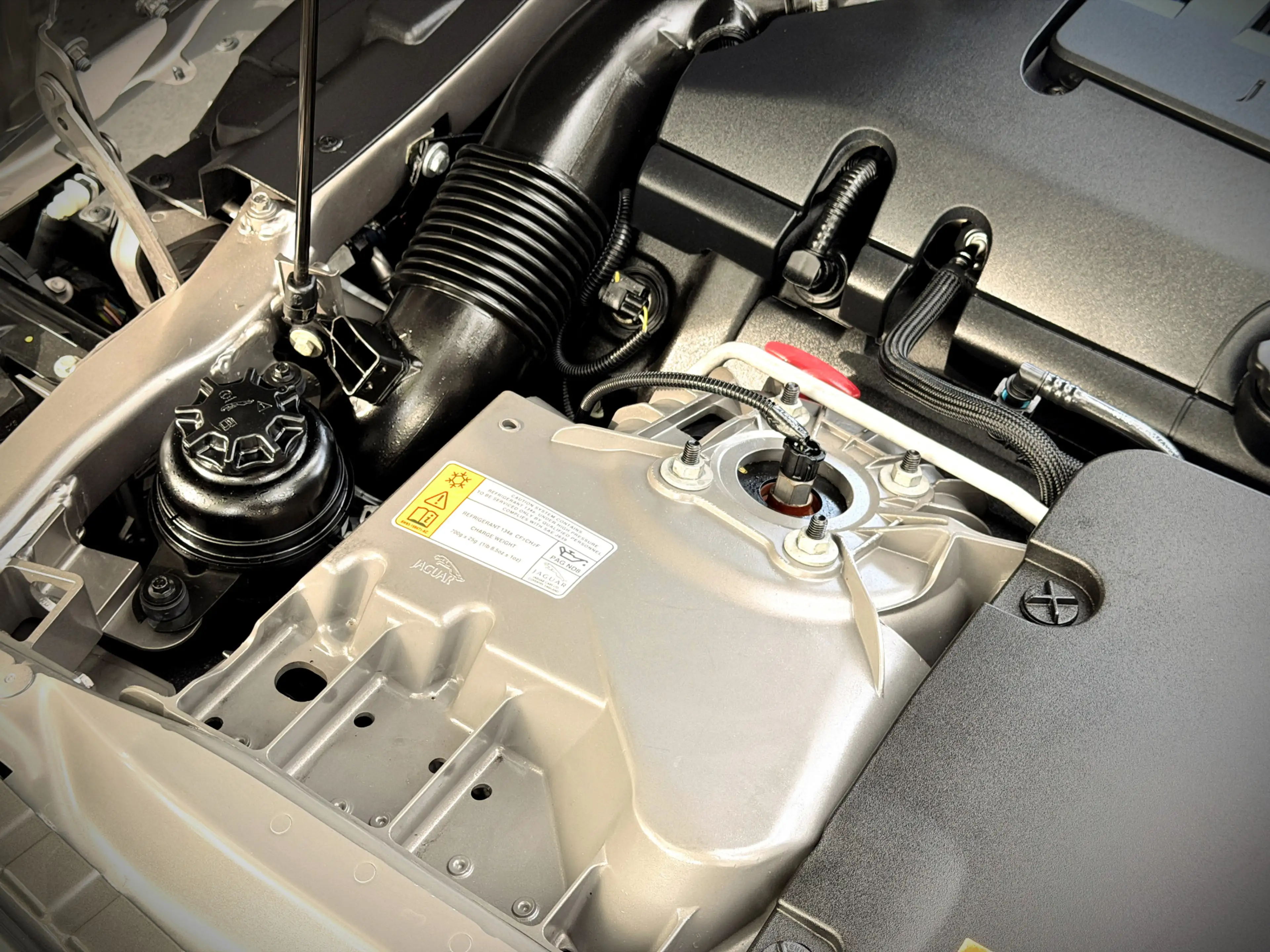 Jaguar XK 4.2 V8 Coupé — photo 38