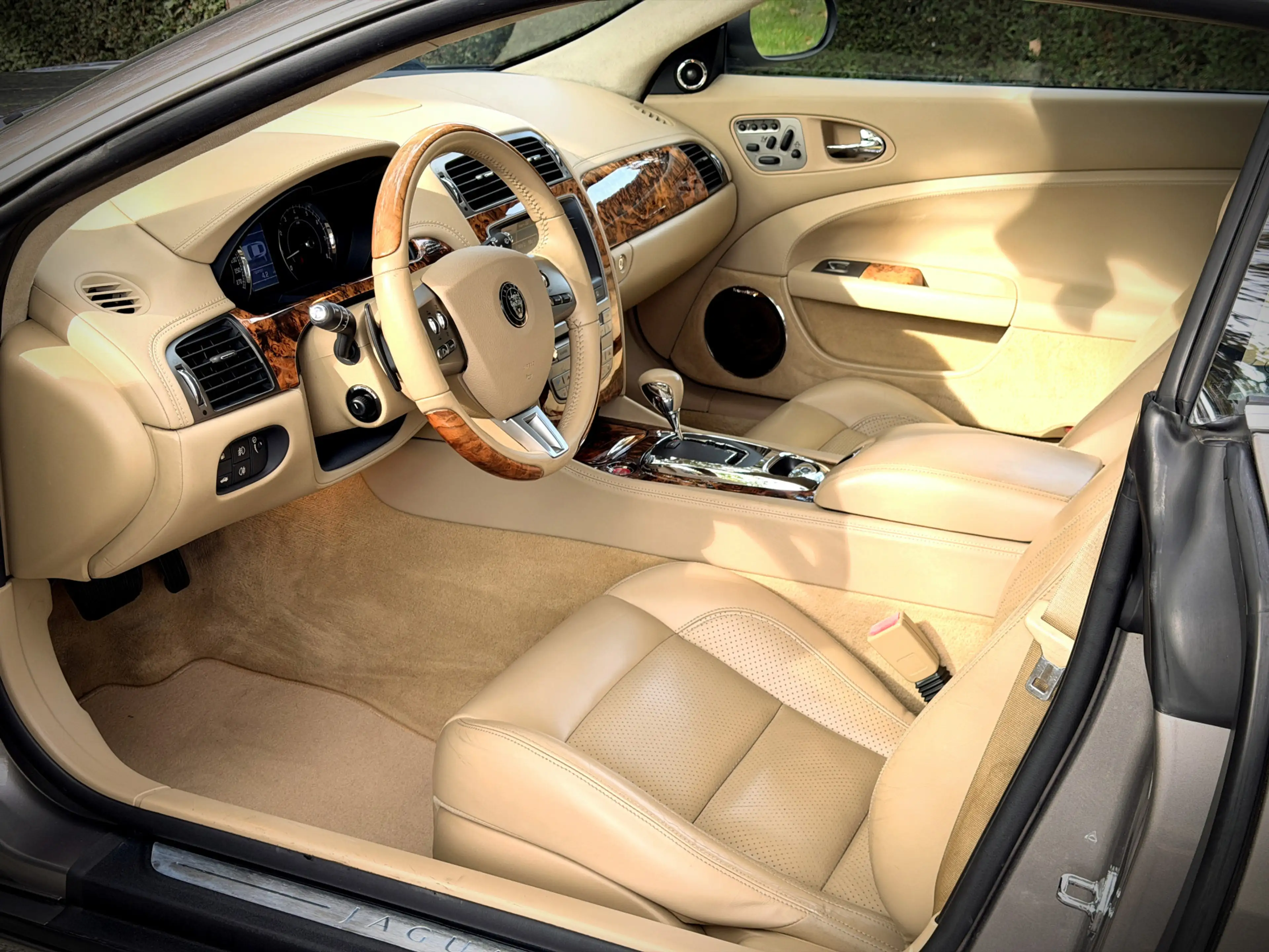 Jaguar XK 4.2 V8 Coupé — photo 11