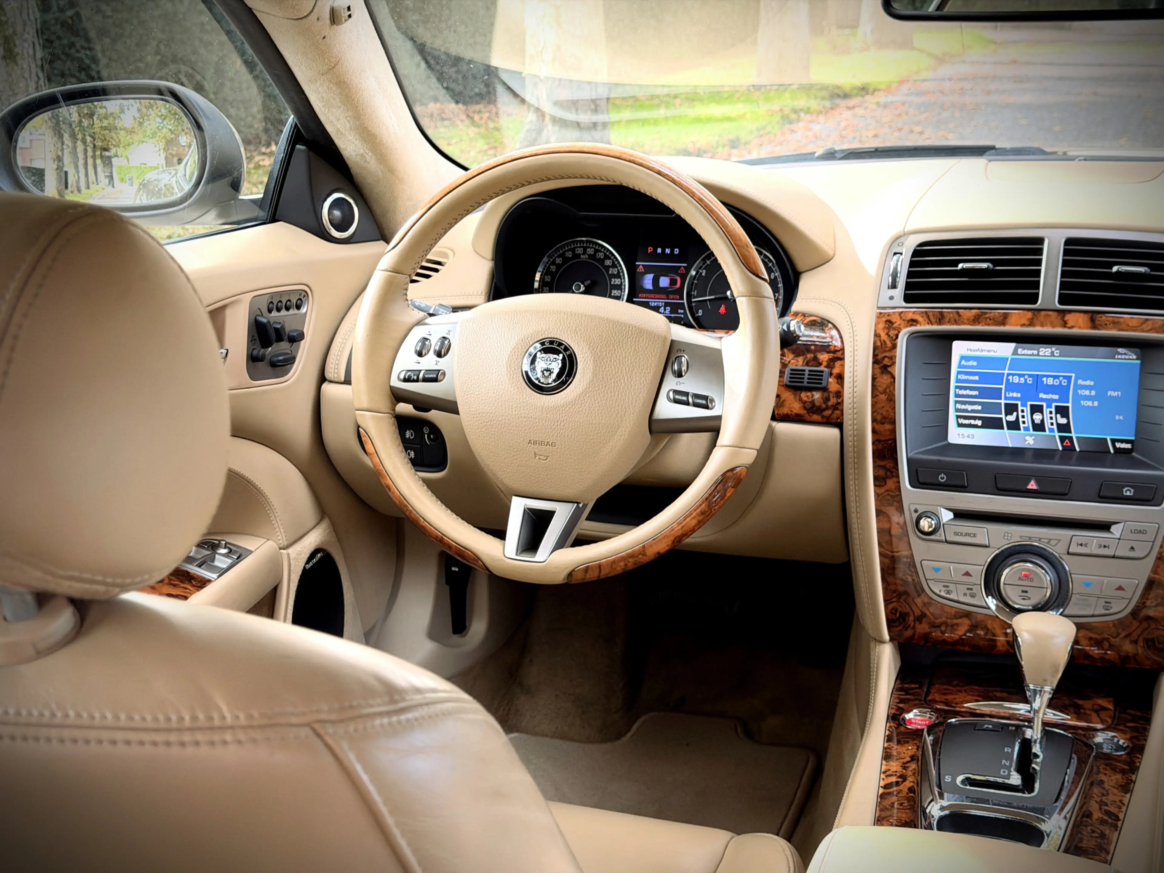 Jaguar XK 4.2 V8 Coupé — photo 15