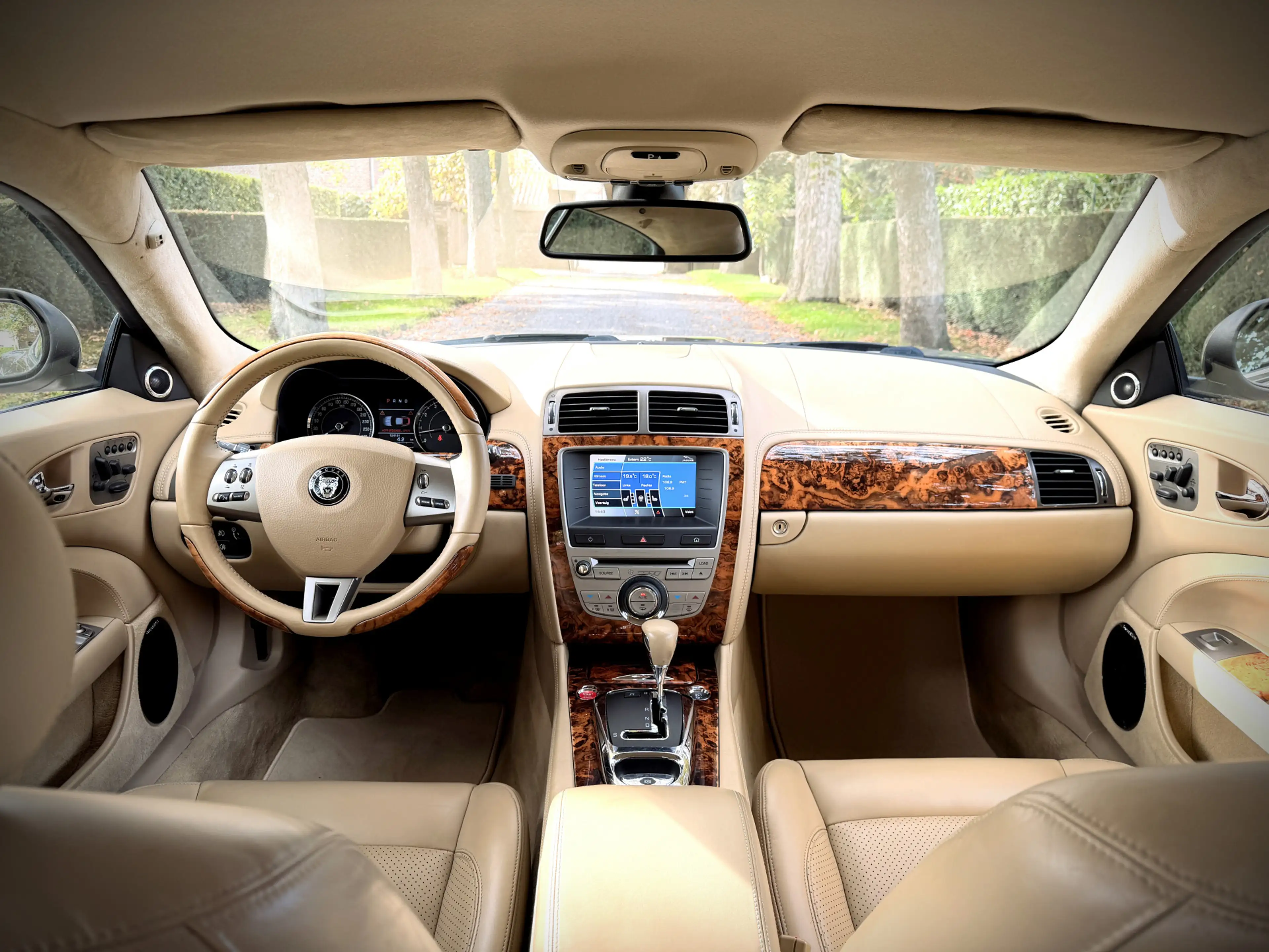 Jaguar XK 4.2 V8 Coupé — photo 13