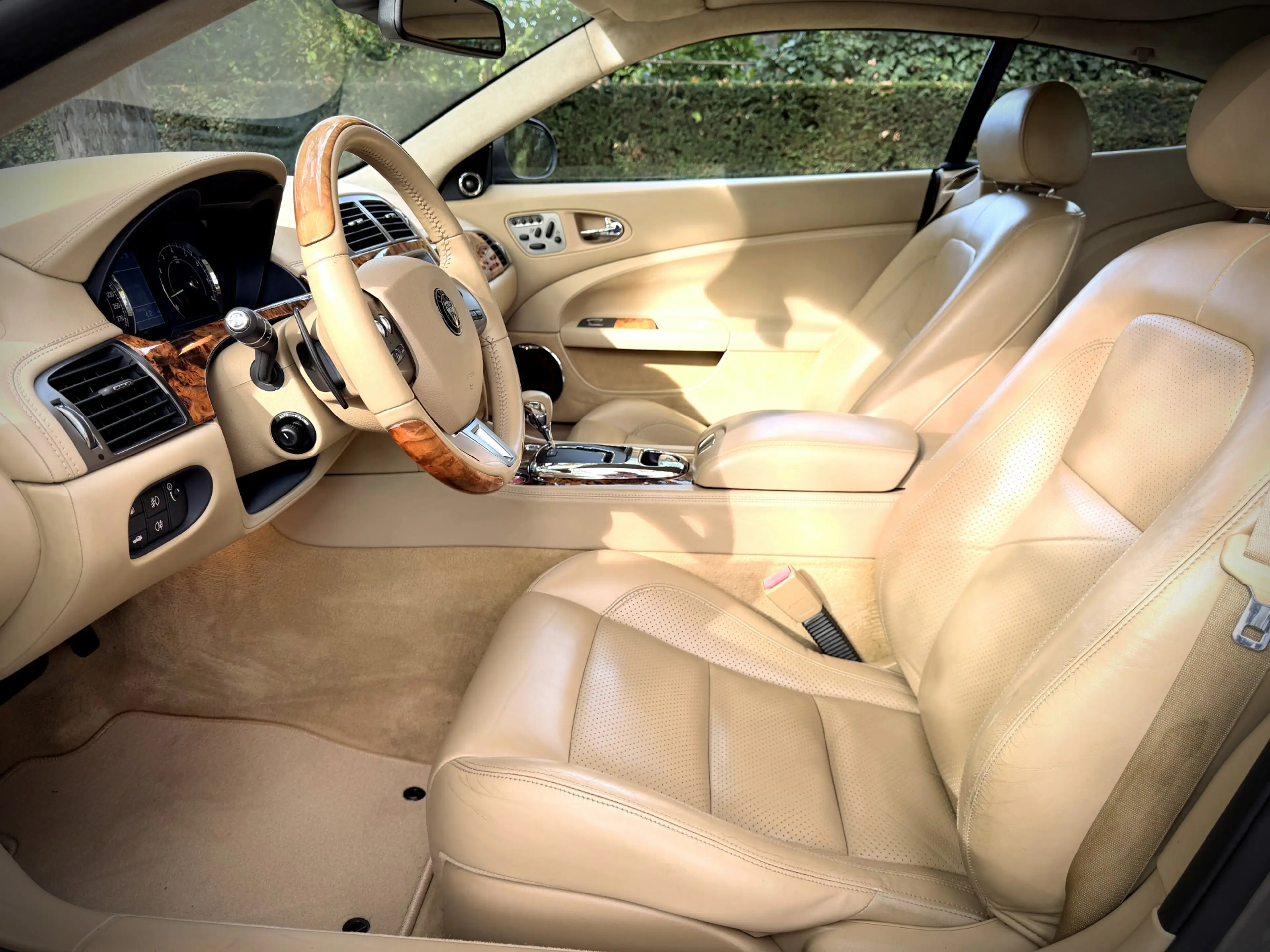 Jaguar XK 4.2 V8 Coupé — photo 12