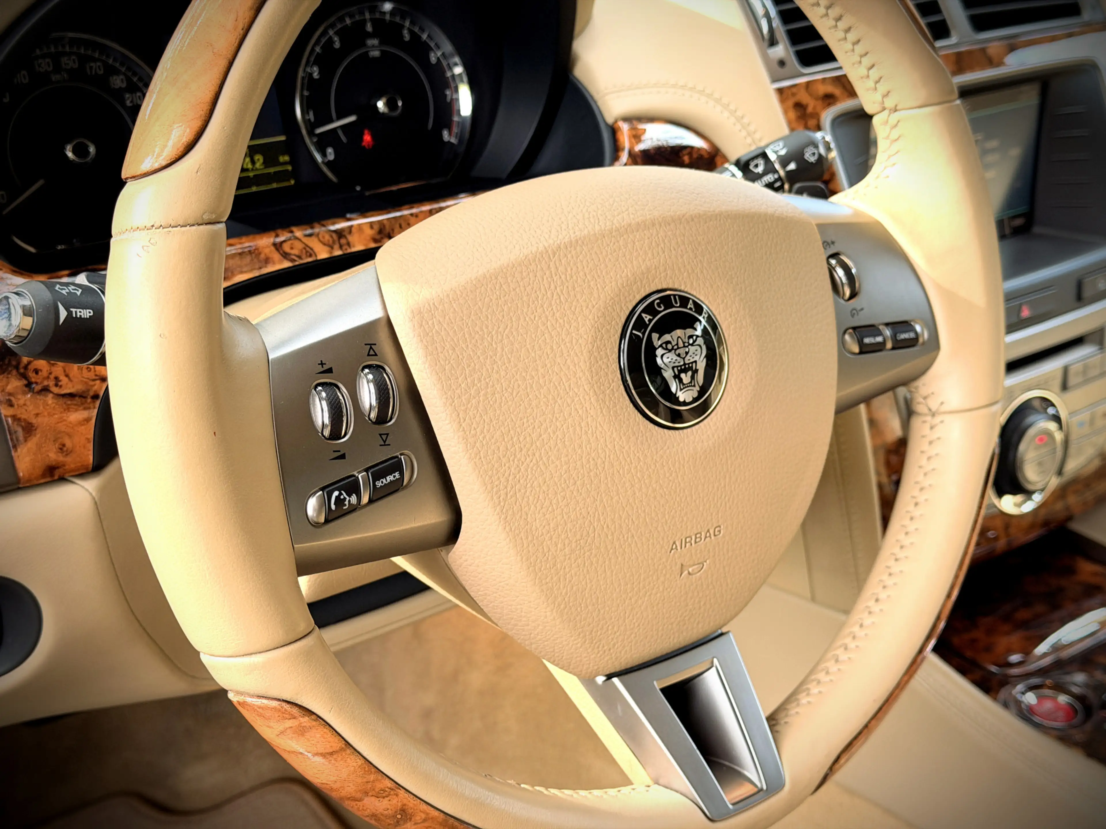 Jaguar XK 4.2 V8 Coupé — photo 20