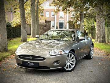 4.2 V8 Coupé