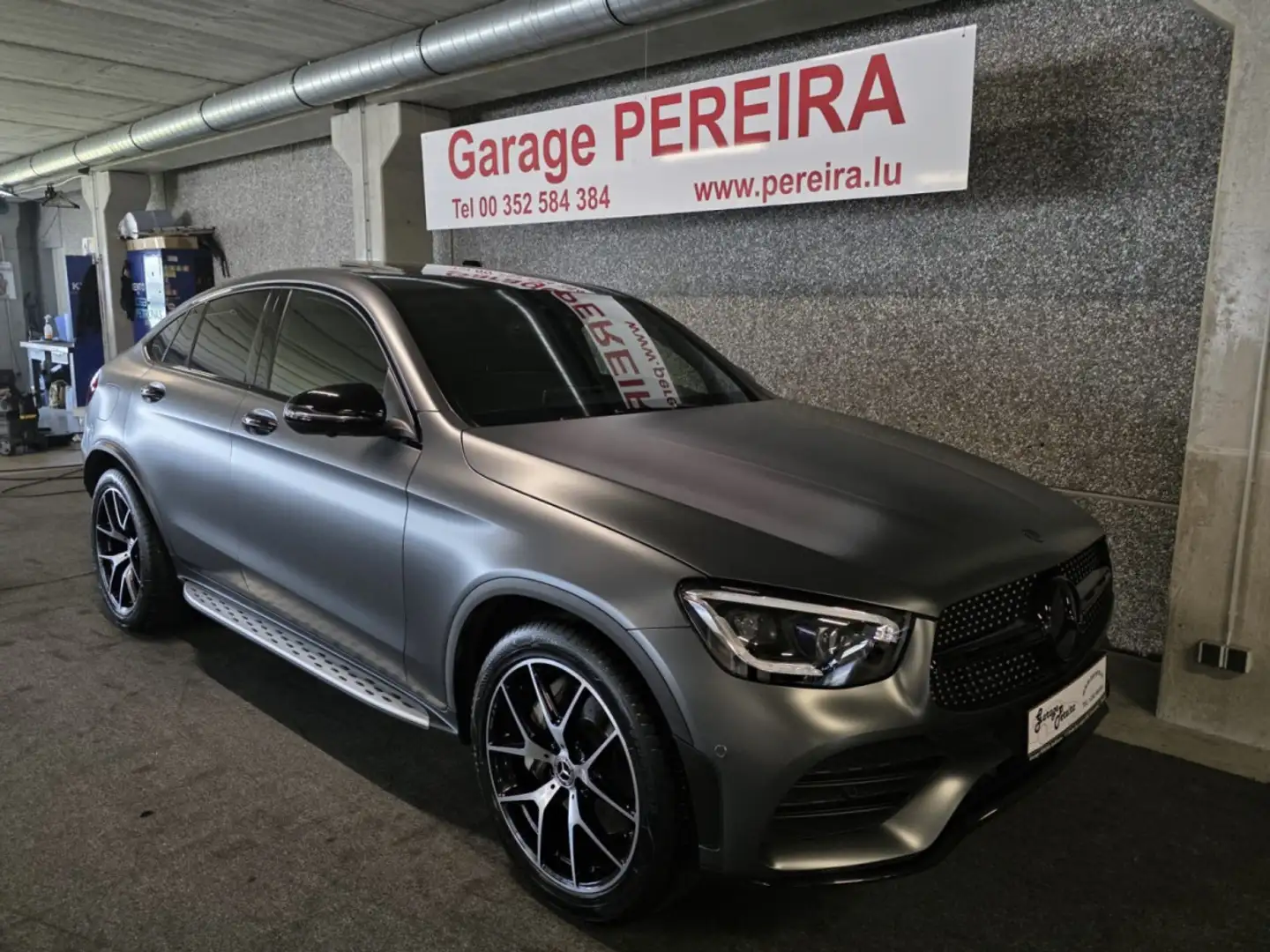 Mercedes-Benz GLC 200 COUPE AMG LINE BURMESTER PANO CUIR NAVI 1 HAND Gris - 1