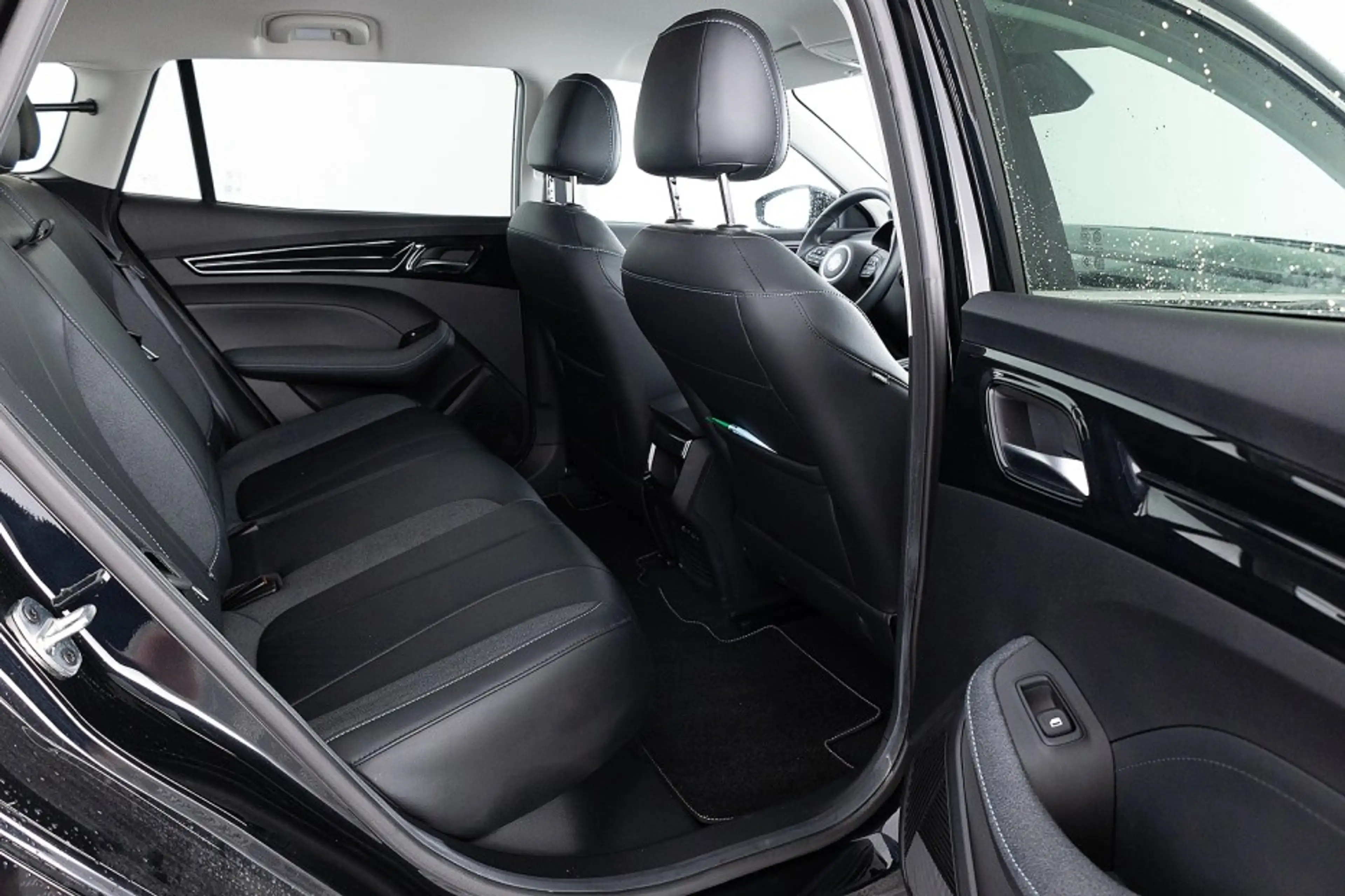 MG MG5 Standard Range Luxury 50kWh EV | LEDER | NAVI | FU — photo 11