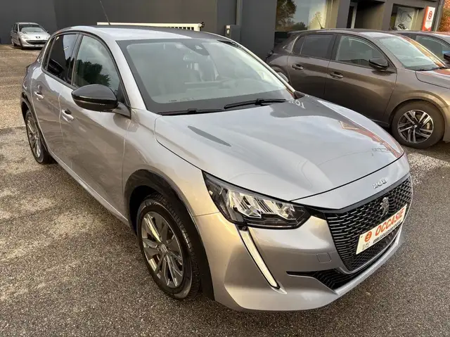 Peugeot e-208 50 kWh Allure Pack met waarborg !