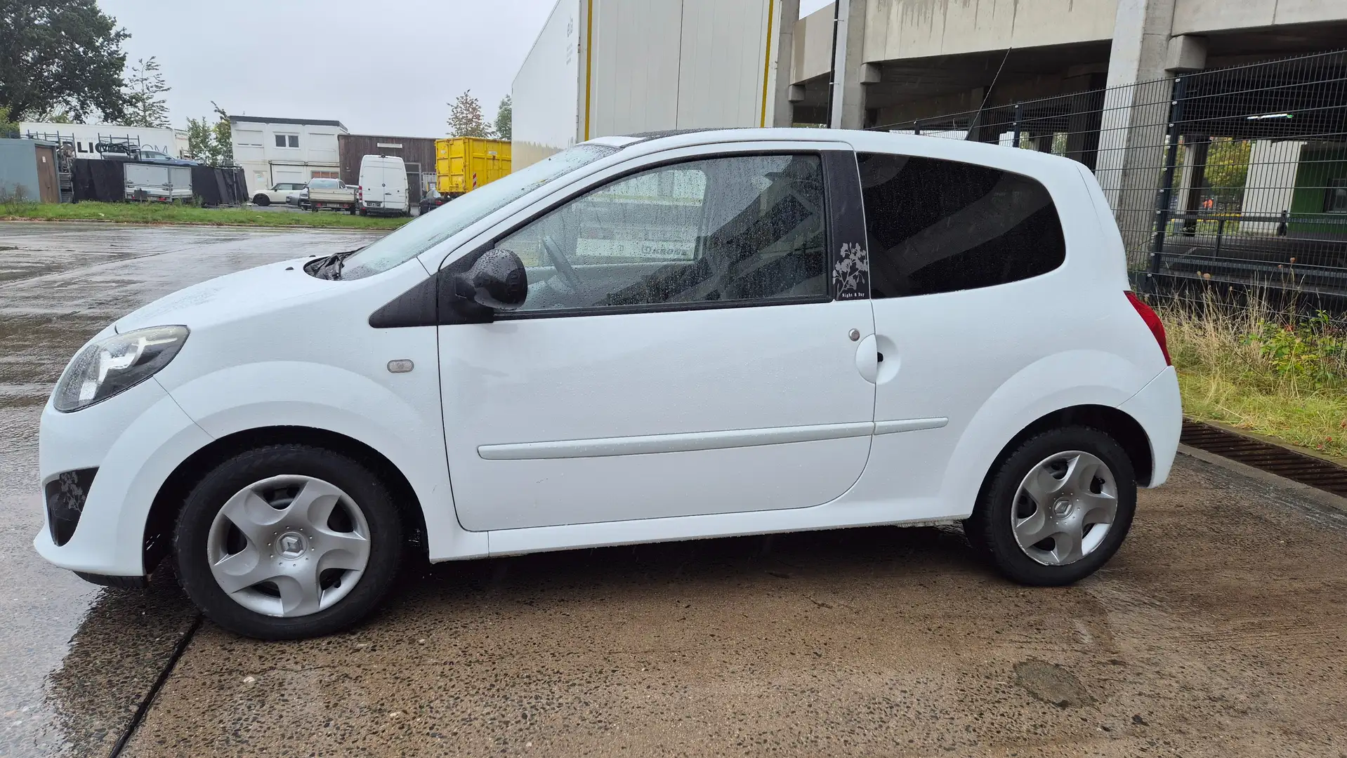 Renault Twingo Twingo 1.2 16V Expression Panorama T{V NEU Weiß - 2