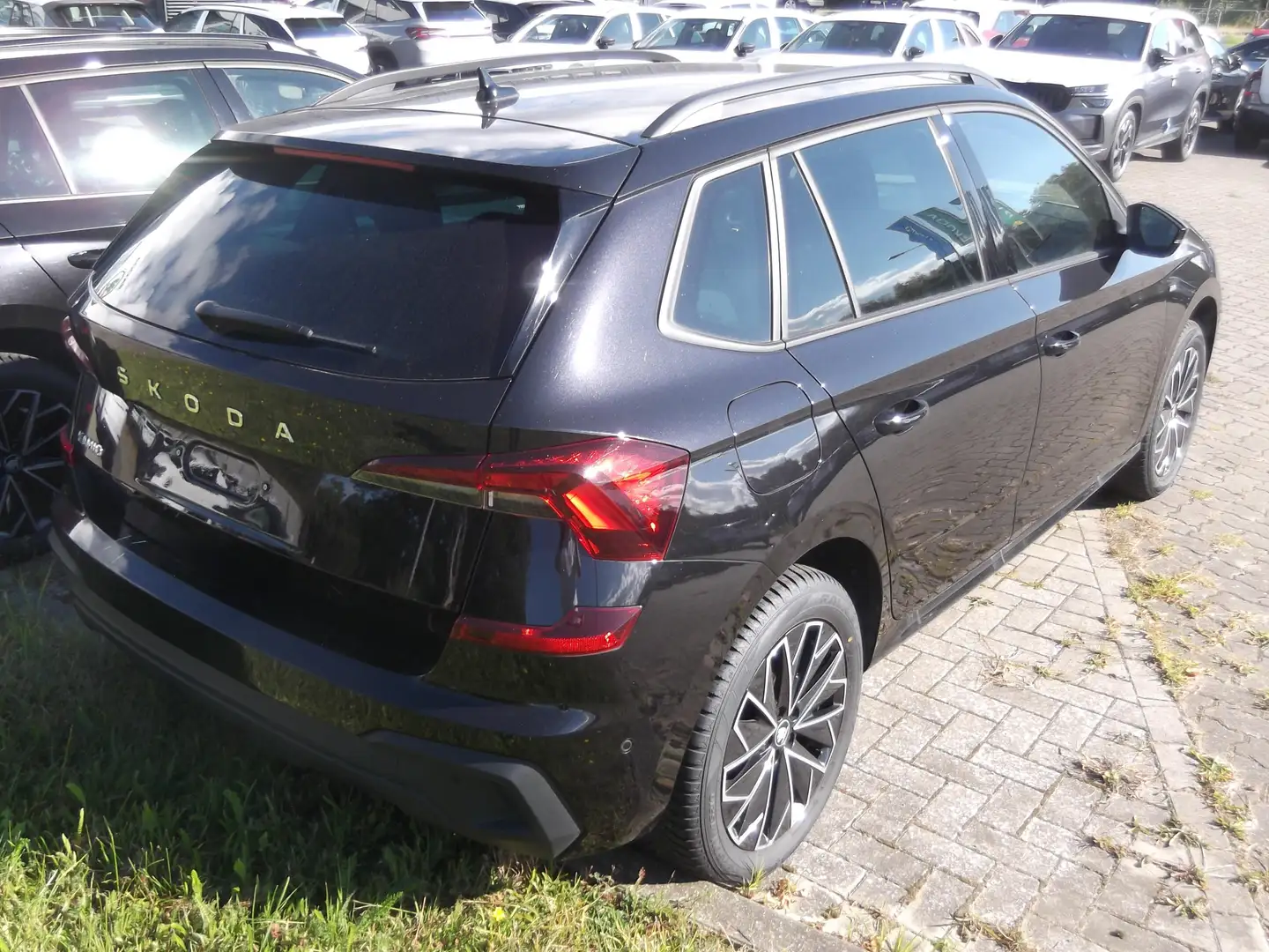 Skoda Kamiq Tour 1,5 TSI DSG Navigation Schwarz - 2