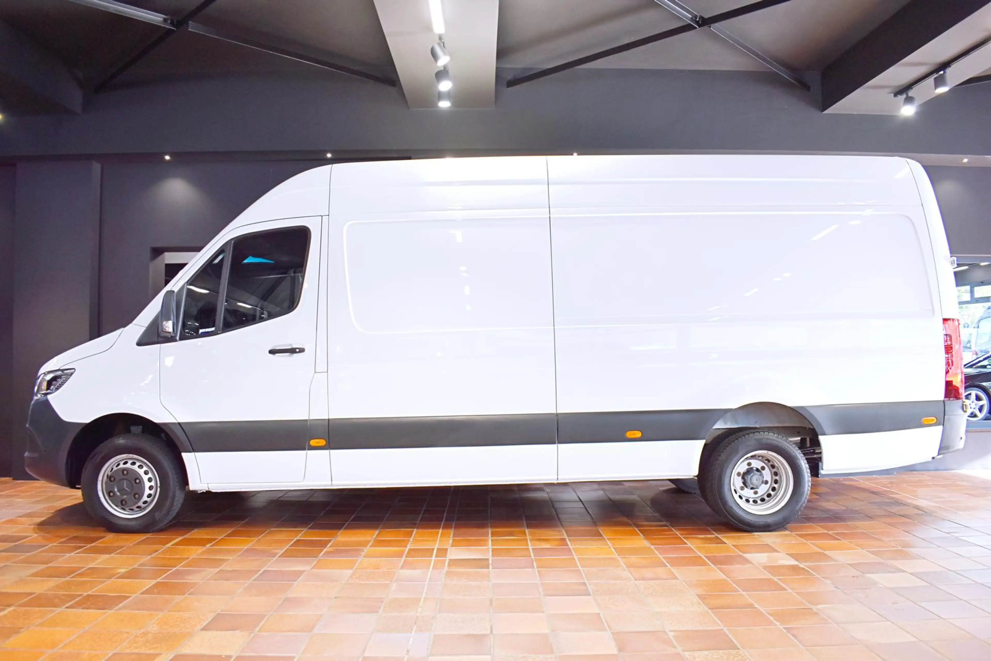 Mercedes-Benz Sprinter 519 V6 MAXI L3H2 5,5T AHK3,5T LED 360°KAMERA KLIMA — photo 10