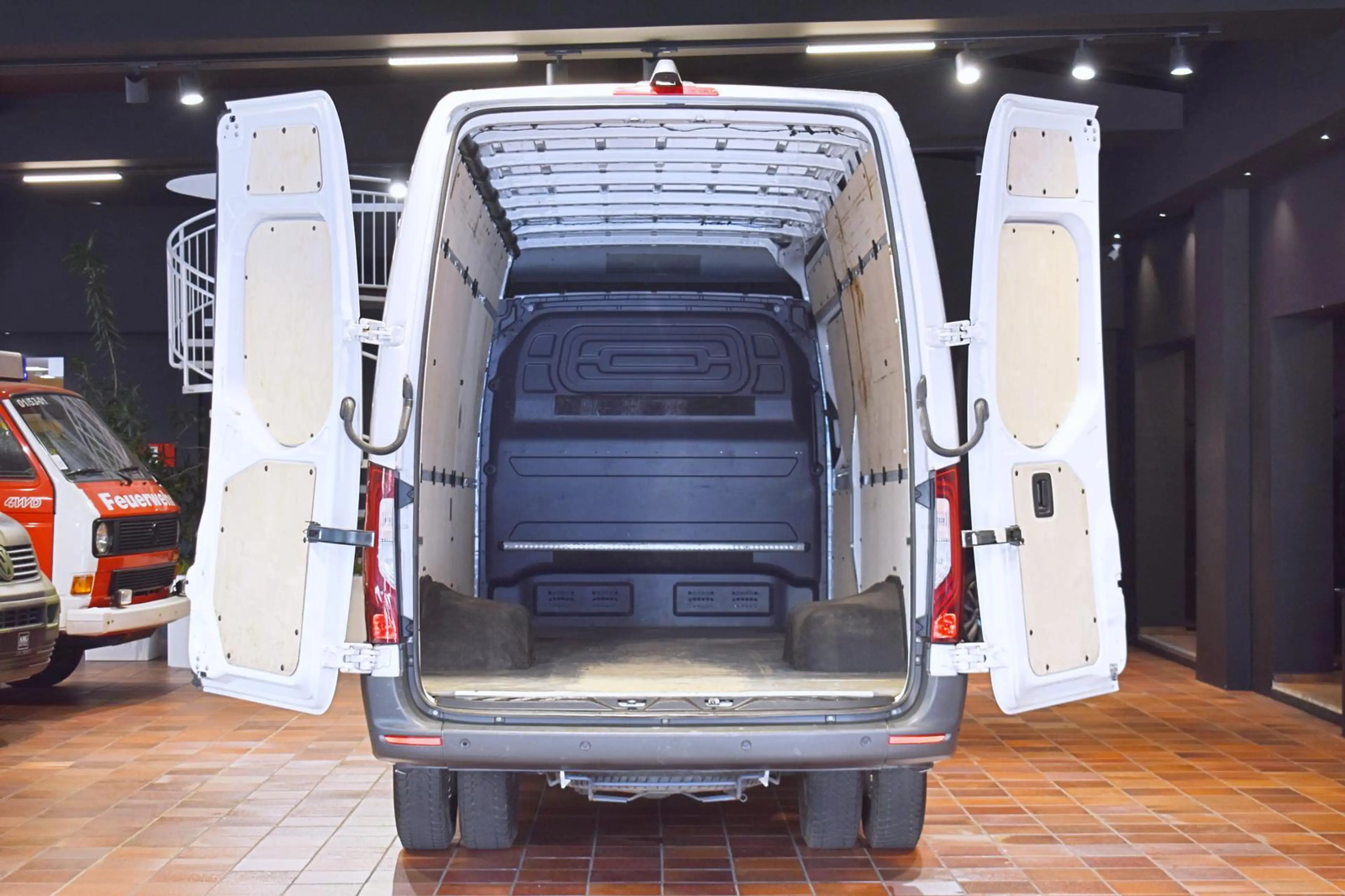 Mercedes-Benz Sprinter 519 V6 MAXI L3H2 5,5T AHK3,5T LED 360°KAMERA KLIMA — photo 12