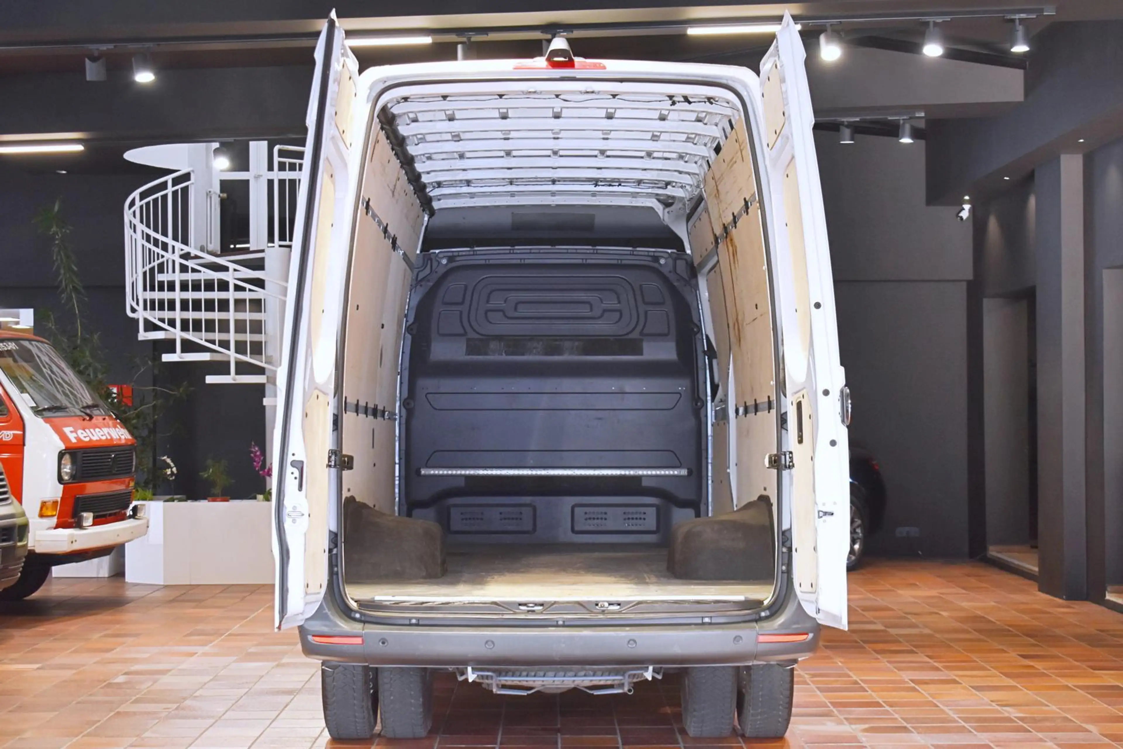 Mercedes-Benz Sprinter 519 V6 MAXI L3H2 5,5T AHK3,5T LED 360°KAMERA KLIMA — photo 11