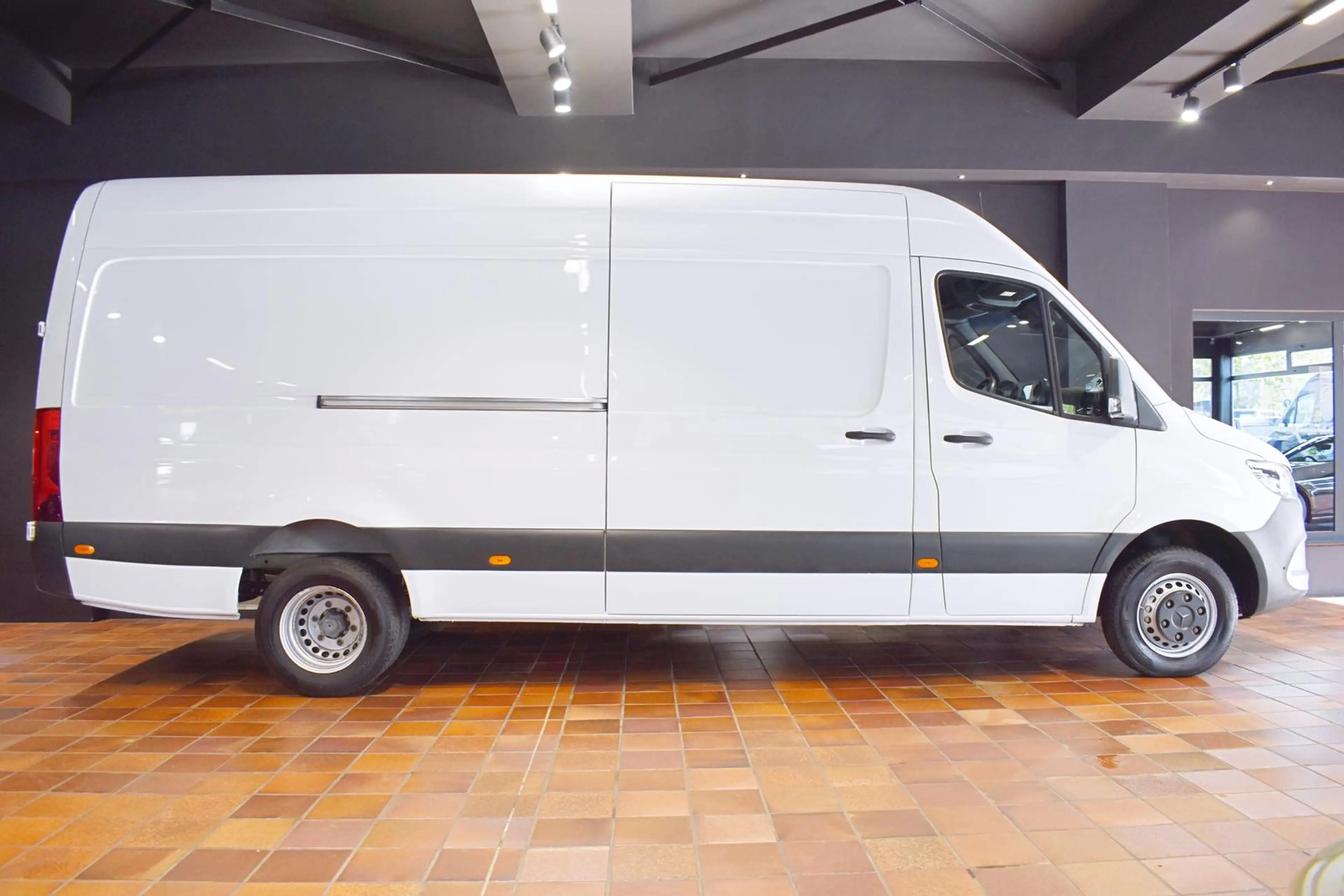 Mercedes-Benz Sprinter 519 V6 MAXI L3H2 5,5T AHK3,5T LED 360°KAMERA KLIMA — photo 4