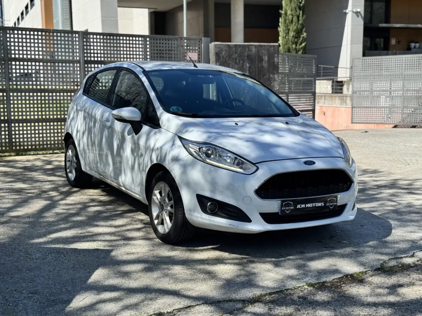 Ford Fiesta 1.25 Trend 82 Blanc - 2